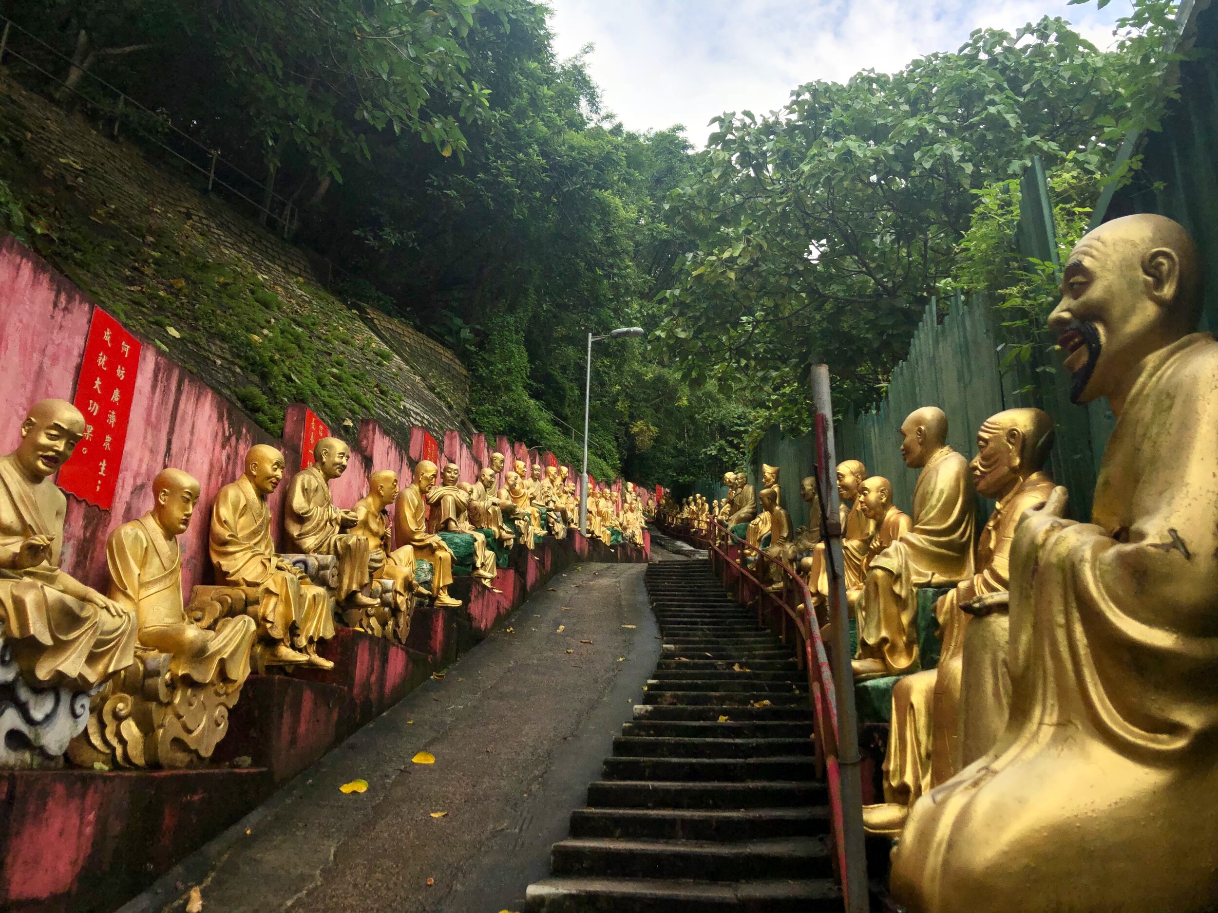 Ten Thousand Buddhas Monastery, Hong Kong