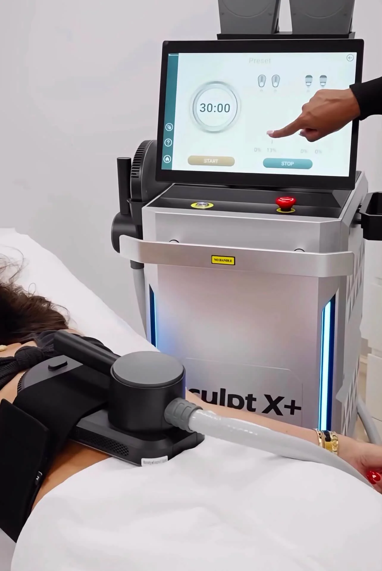 EMS muscle sculpting treatment at Sonder Private Clinic