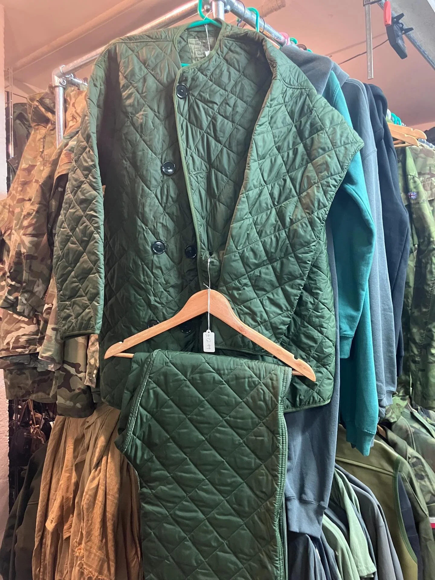 Keep warm and look stylish with the complete #british #army ECW thermal liners 😑

#wildcampinguk #wildcamping #bugout #midwales #cambrianmountains #shtf #survival #survivalgear #emergencypreparedness #prepping #preppers #prepperskills #survivalskill