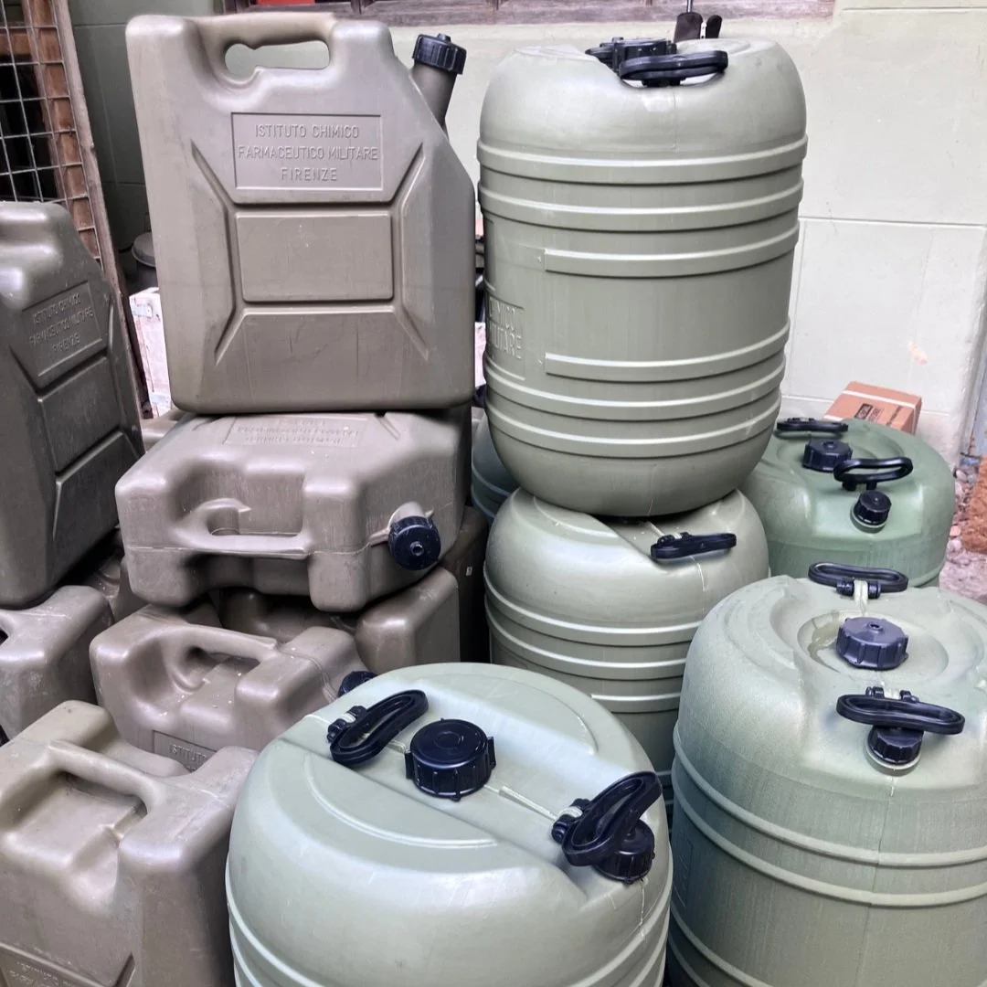Just landed at the Bug Out, a limited batch of Genuine Italian Military 50L Water Butts and 20L jerry cans.🛢️💧

Whether you are prepping for emergencies, setting up a permanent bushcraft basecamp, or outfitting an overland expedition, these militar