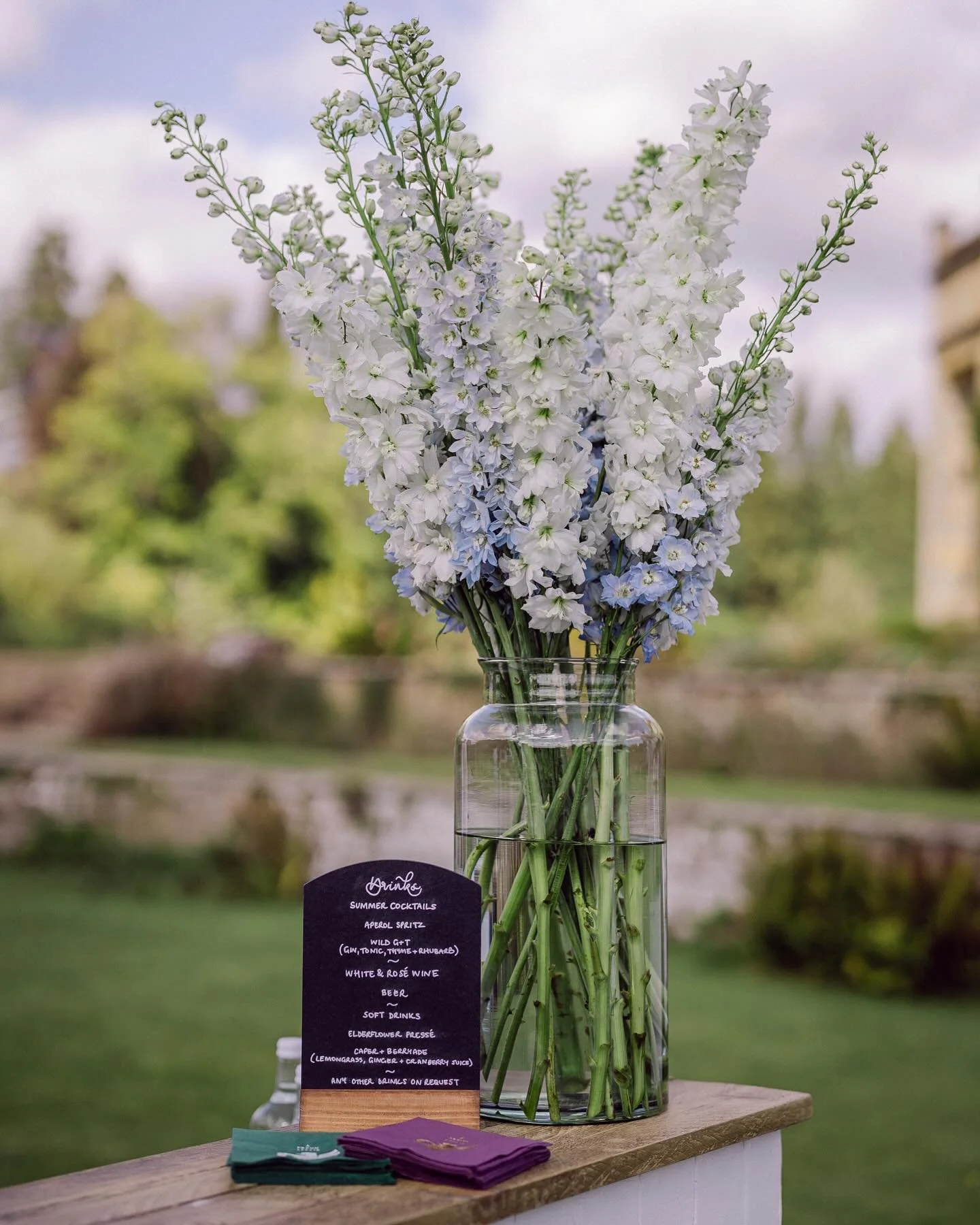 ☀️Summer BBQs☀️

A beautiful BBQ set up in the gardens at Cowdray House. Guests took part in competitive team activities around the grounds of the estate before enjoying an al fresco lunch in the September sunshine. Hand written calligraphy on mini c