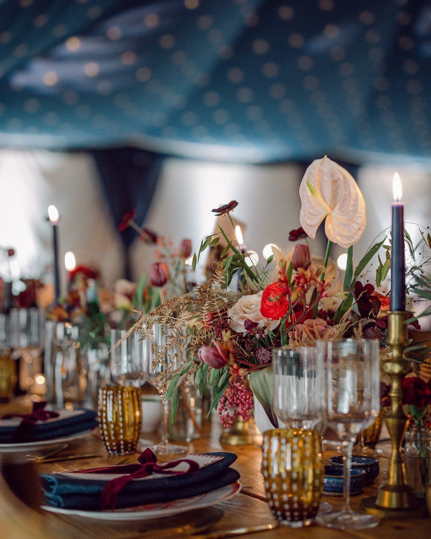 ✨Milestone celebrations✨

Celebrating turning 30 with an intimate dinner for 30 family and friends. Rich autumnal colours set the tone for this beautiful dinner with hints of navy blue. 

Planning a party 🎉? We&rsquo;d love to help bring your vision