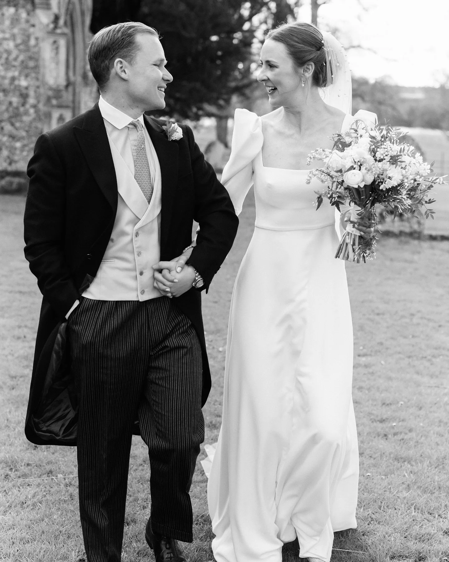 🤍Couples edit🤍

Happy wedding anniversary to the lovely F&amp;W. Memories of a beautiful sunny but crisp day in Norfolk countryside. Classic and elegant whites and greens.

👰🏼&zwj;♀️ @morgan_davies_bridal @jesuspeiroofficial 
💐 @mockorangeflower