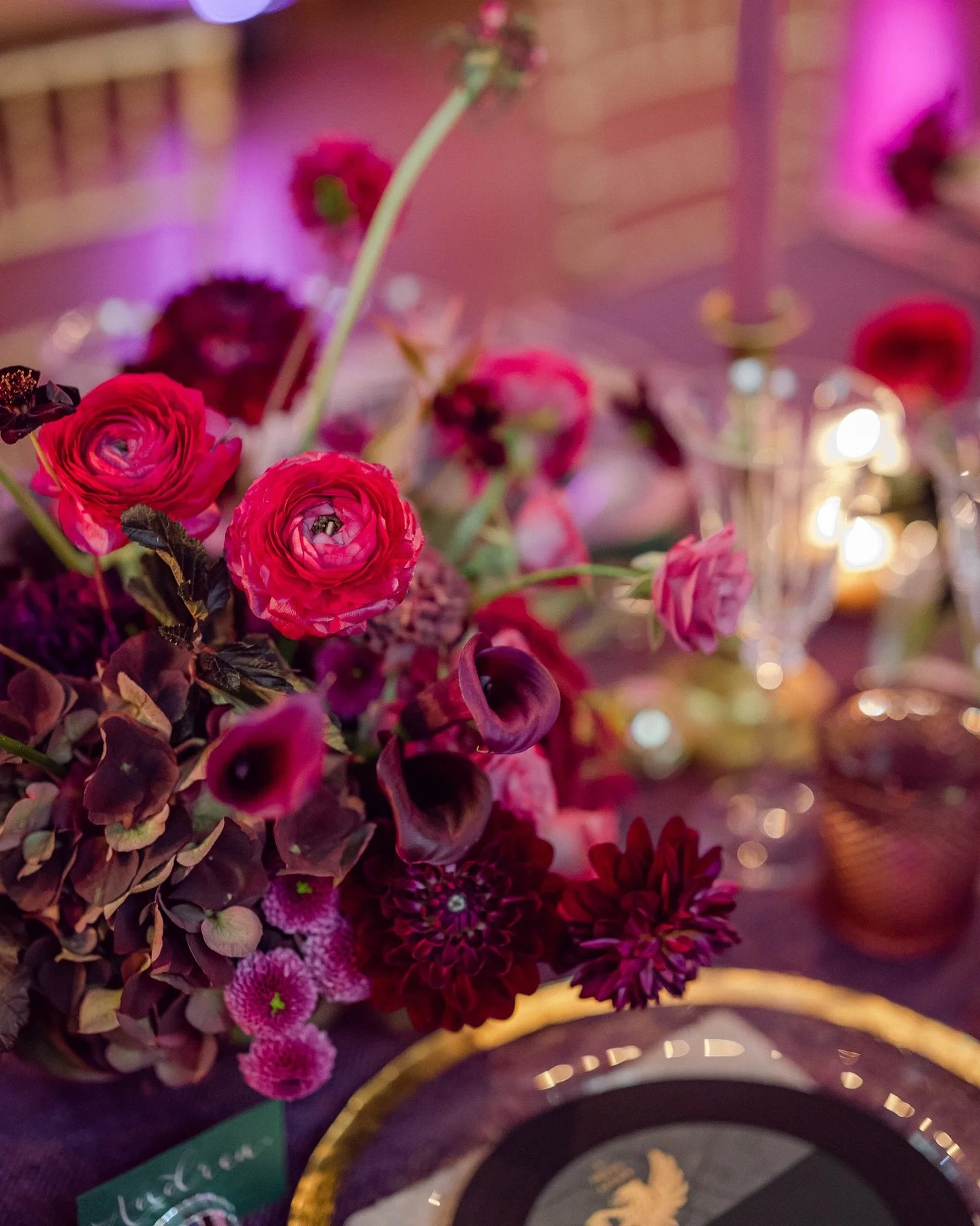 🌹Celebrating love🌹

Happy Valentine&rsquo;s Day. Celebrating love and romance. The perfect romantic colour palette, deep reds and rich purples.

🌺 @sageandco.floraldesign 
📸 @laraarnottphotography

#weddings #parties #events #birthdays #anniversa