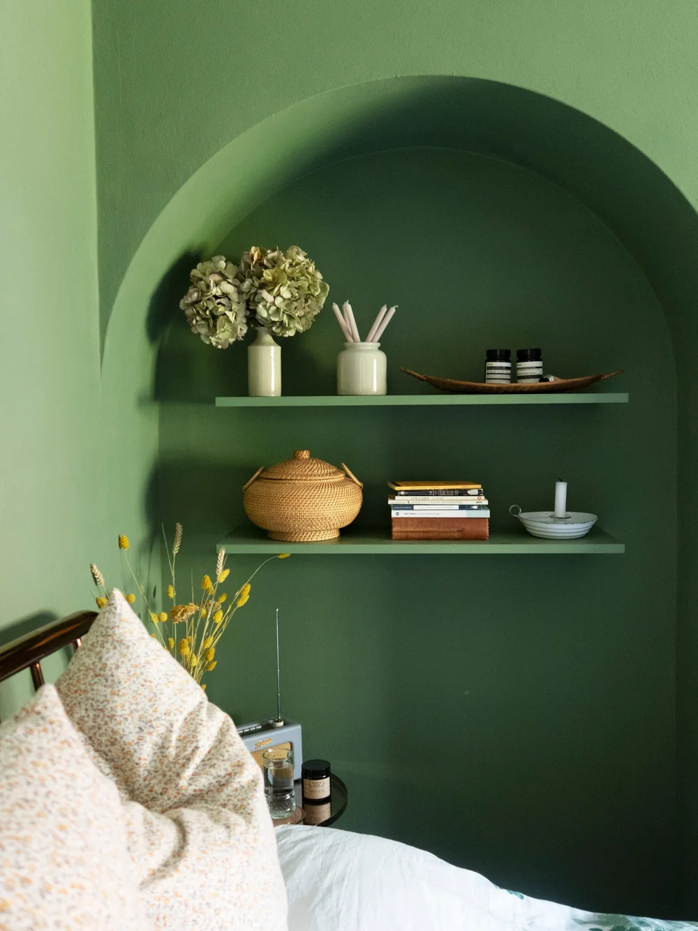 Farrow+%26+Ball++Calke+Green+makes+an+impact+in+a+bedroom+alcove