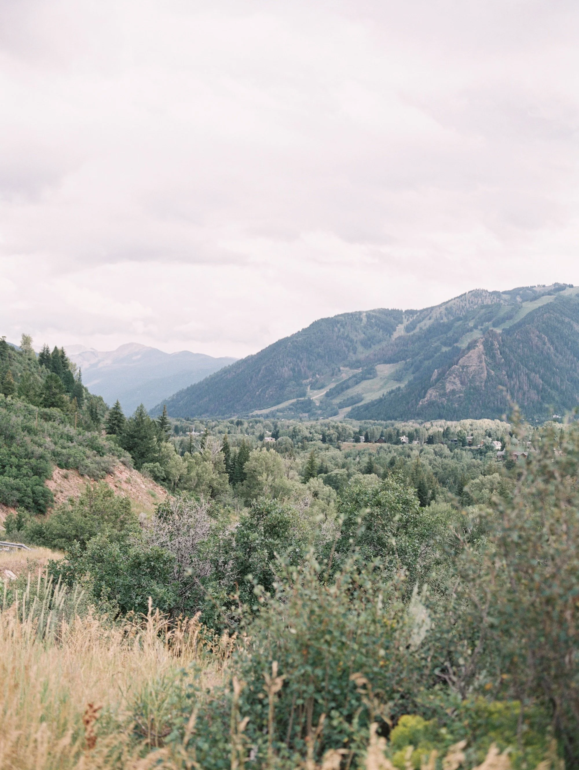breathtaking-mountain-views-refined-colorado-countryside-wedding-rehearsal-dinner-western-backyard-lets-get-rehearsed.JPG
