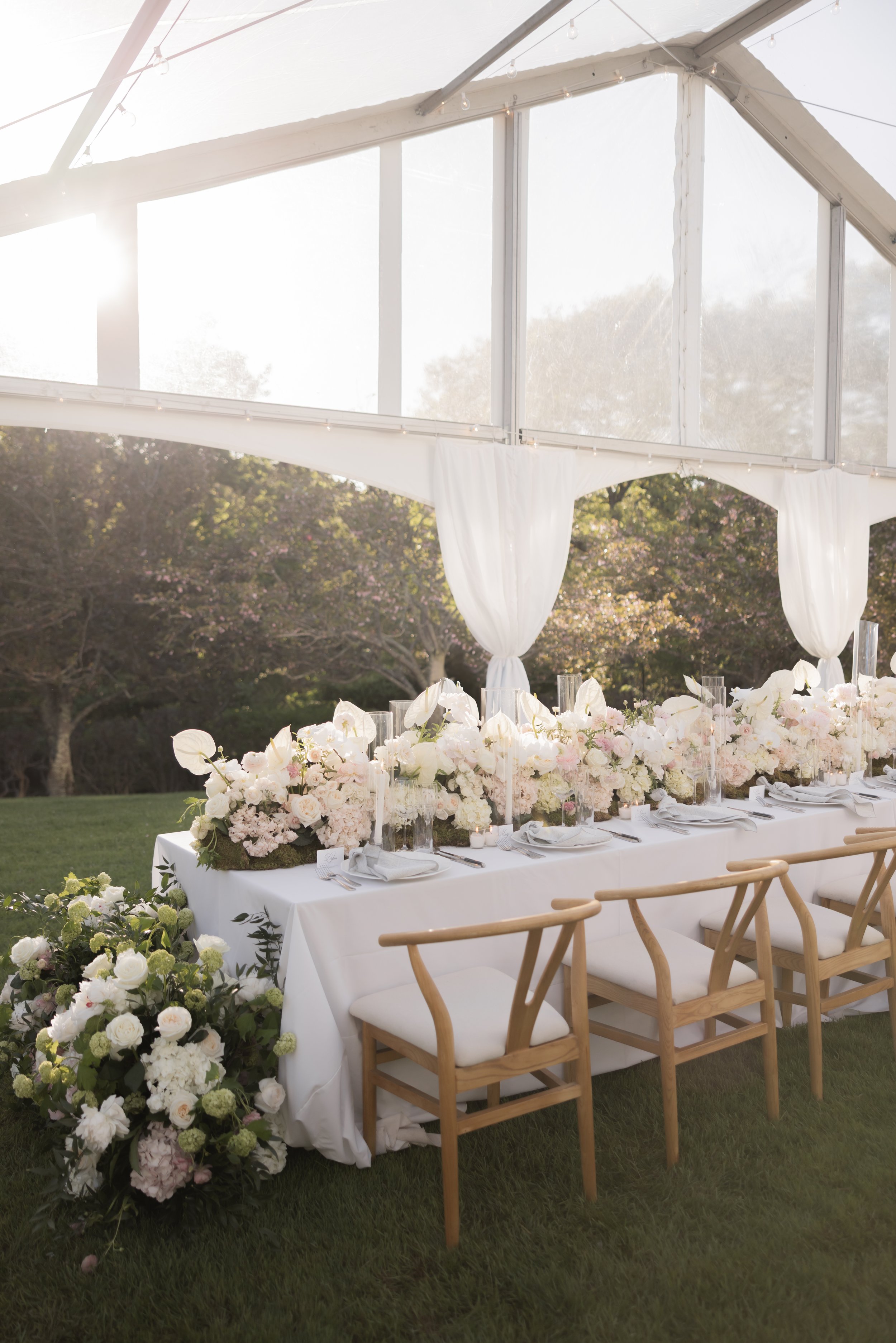 should out of town guests be invited to the wedding rehearsal dinner