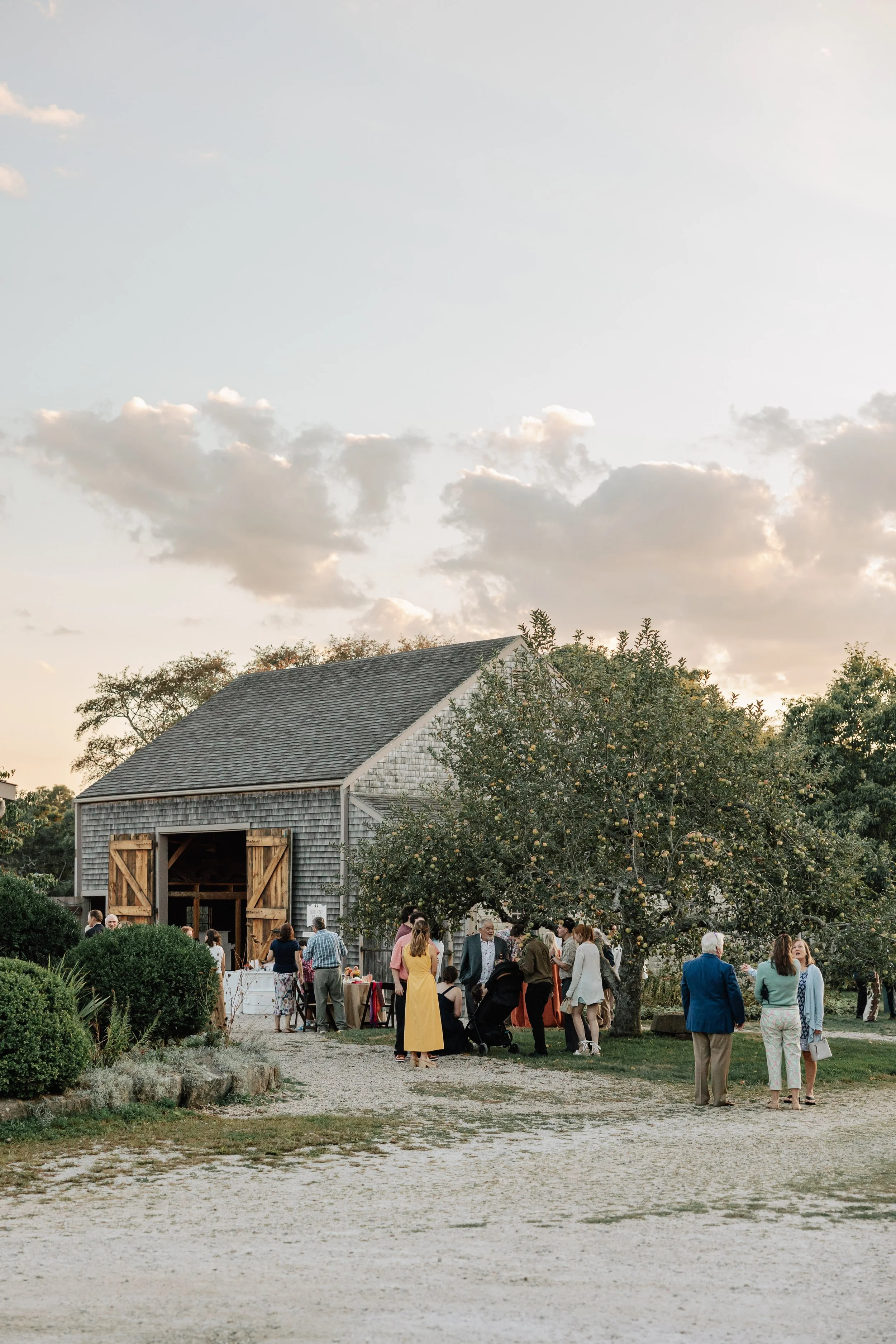 should out of town guests be invited to wedding rehearsal dinner