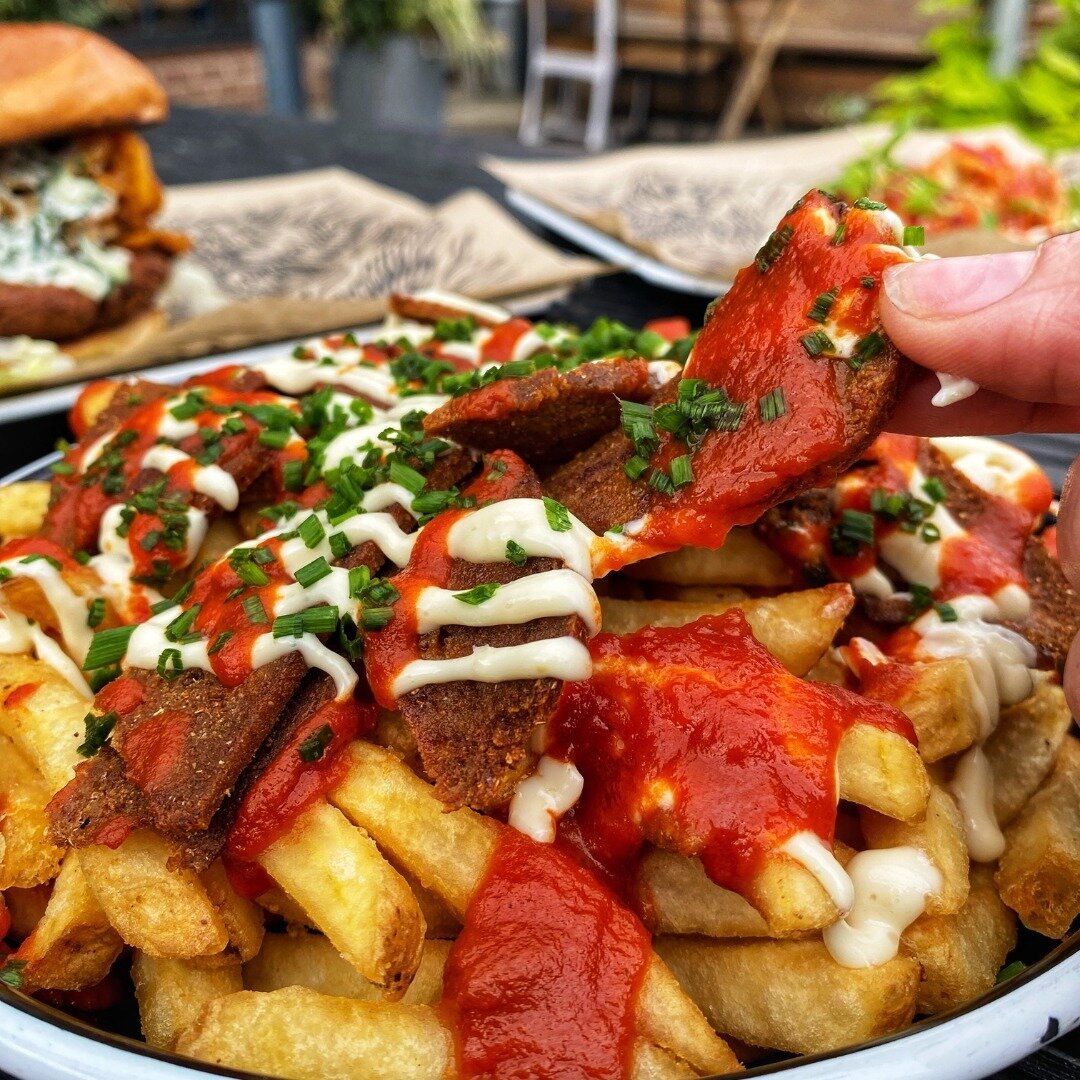 'DONER' LOADED FRIES 🍟 

How about some loaded fries to go with your 2-4-1 burger? Our special doner-loaded fries are a bit of alright 😏 and they're only available today. As one of our National Vegetarian Week specials!

📸 Vg doner kebab loaded fr