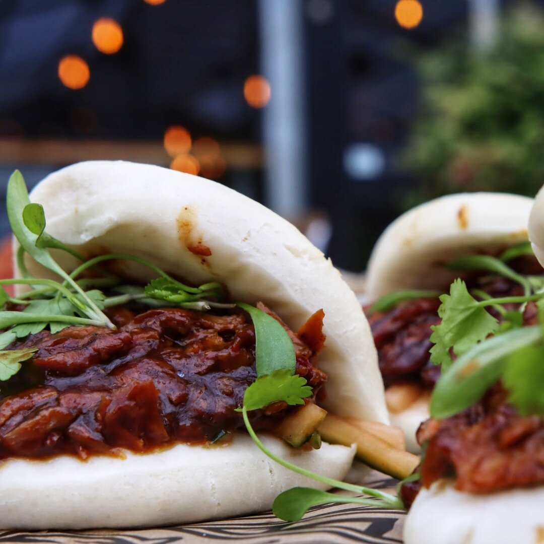 TAKE A BAO 💁

For today only, your favourite fluffy buns are back! This time, filled with some mouthwateringly good hoisin 'duck'. We haven't done bao buns for a while! So National Vegetarian Week seemed like the right opportunity to spice things up