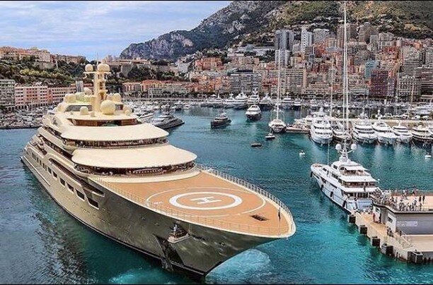 Check out Motor Yacht Dilbar 👀
A whopping 157m/513ft in length
Dilbar is the worlds largest yacht measured by volume (M/Y Assam is the longer but with less volume). She has the largest indoor pool installed on a yacht.
Who would like to call this beauty home 🙋🏻
Thanks @superyachtsworldwide for the image and facts
