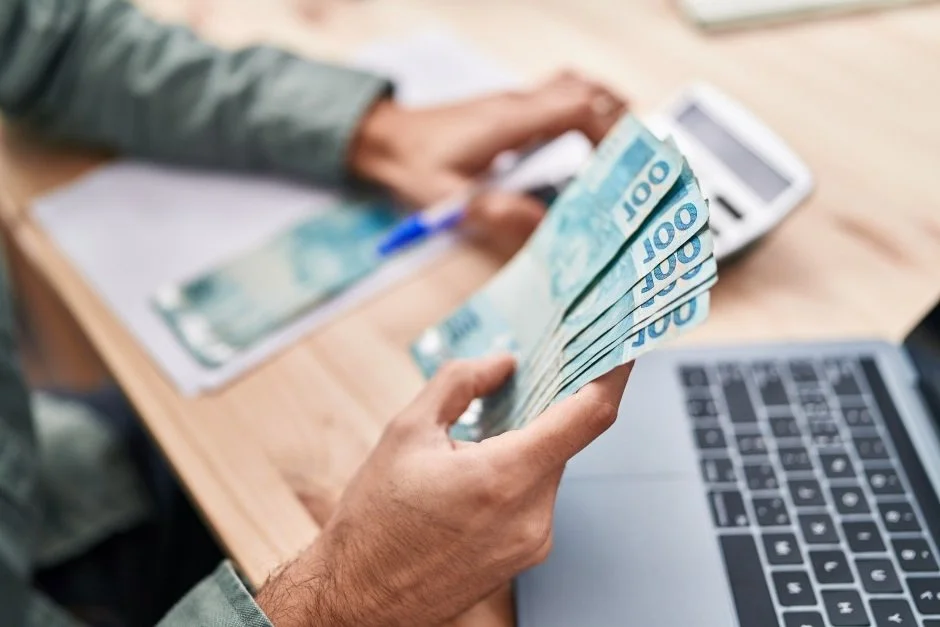 A não incidência de contribuições previdenciárias sobre prêmios por desempenho superior