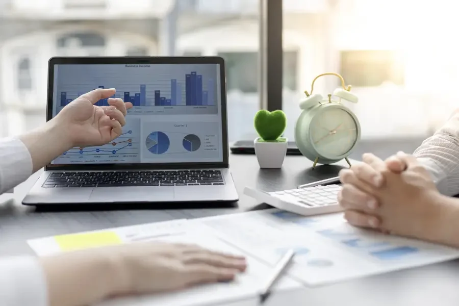 Ativos de empresas em crise: por que investidores estão olhando para este mercado?