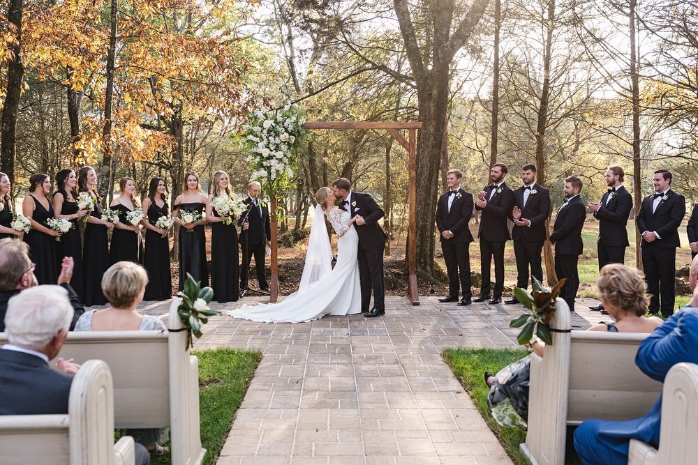 Classic elegance at our newest ceremony spot at Magnolia Creek Farms 🤍
.
.

Photography:
@kristinfayephotography
Venue:&nbsp; 
@magnoliacreekfarms
Planner: @sweetmagnoliawedding
Floral: @ victoriakathrynn_
Gown: @whitemagnoliabridal
HMU:&nbsp; @thew