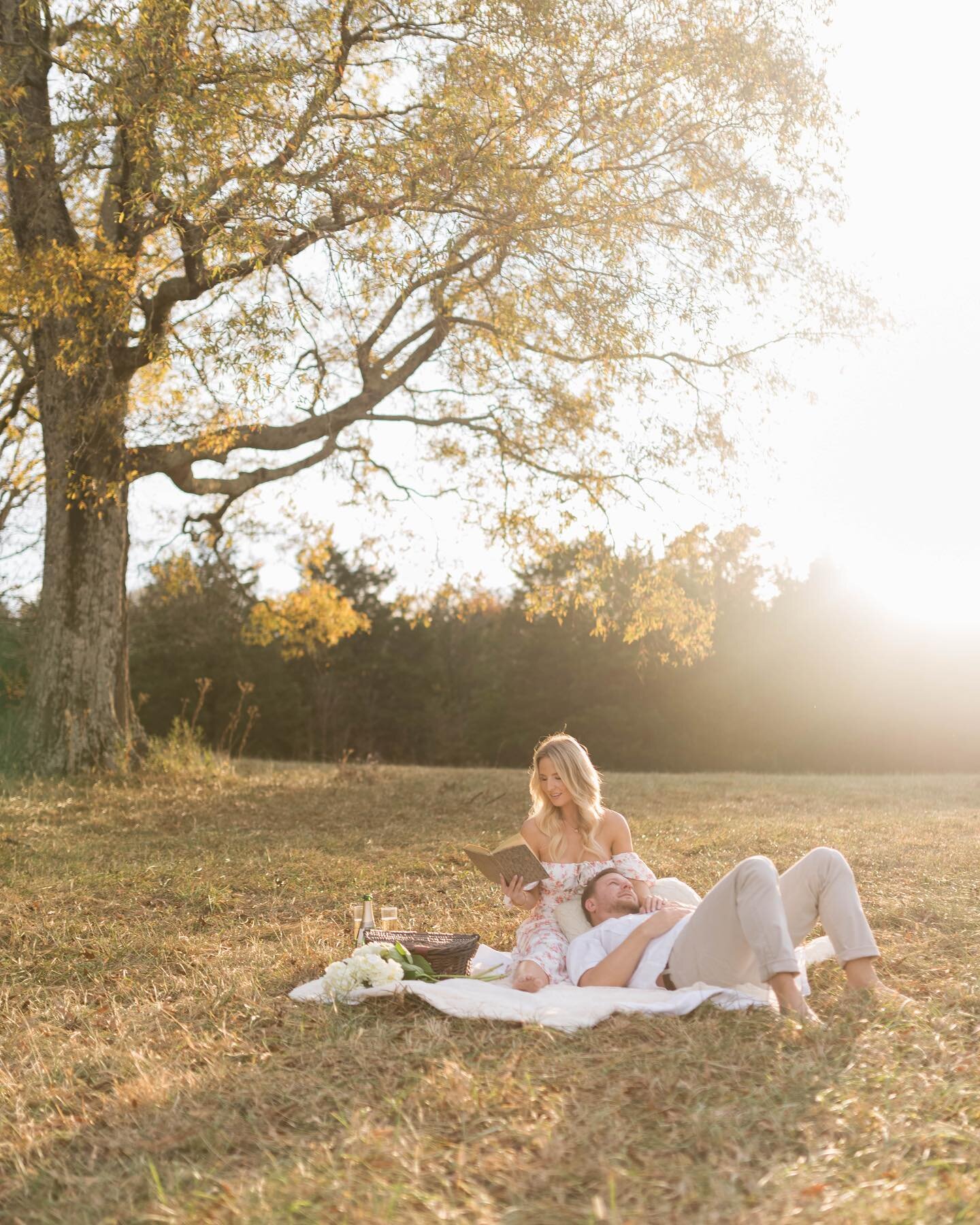 This golden hour engagement shoot is STUNNING!
.
.
📸: @kristinfayephotography 
@candiceismorgan
.
.
#goldenhourphotography #weddingvenue #justengaged #atlwedding #northgeorgia #georgiawedding #2024bride