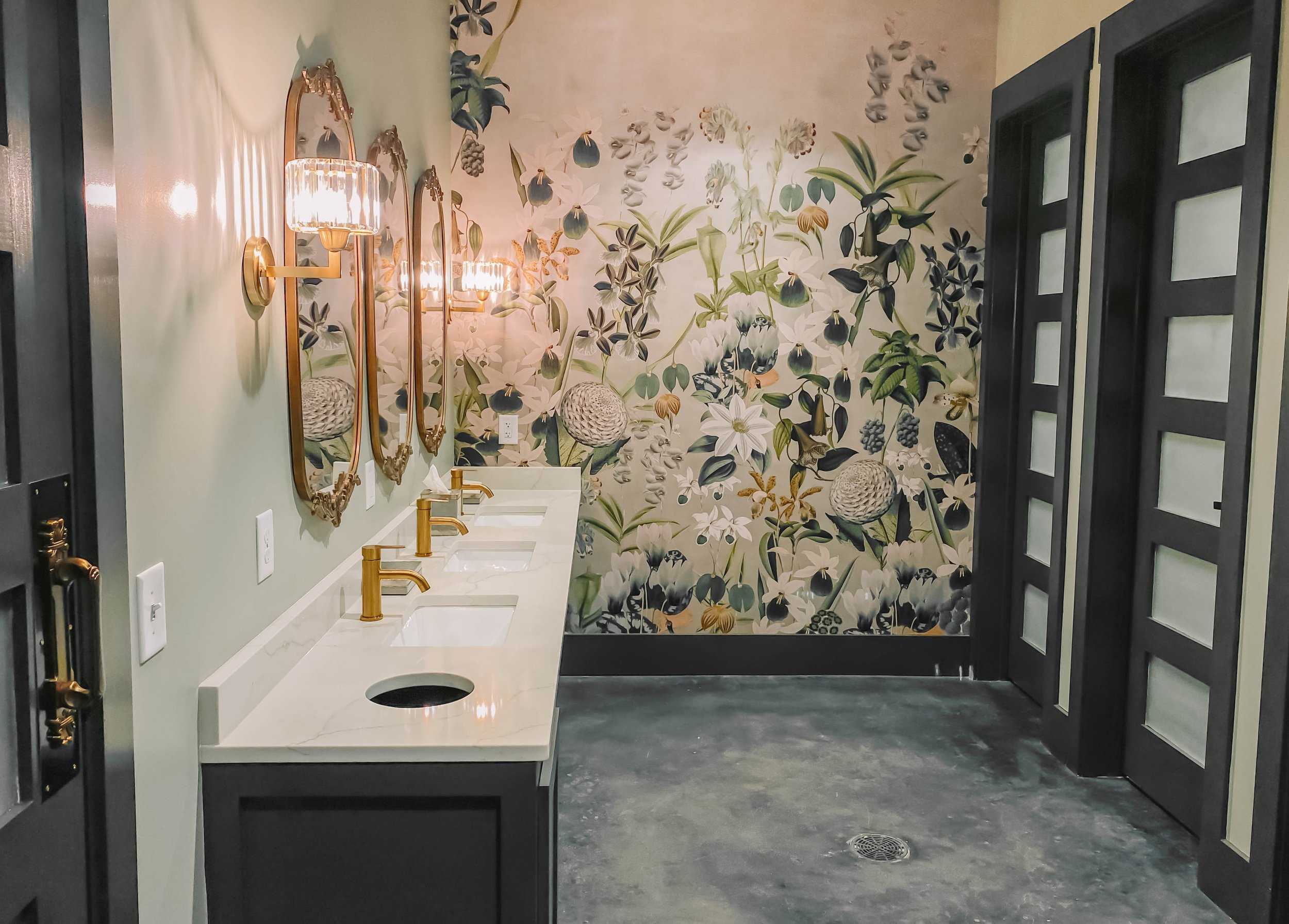 ladiesRoomLarge.jpg