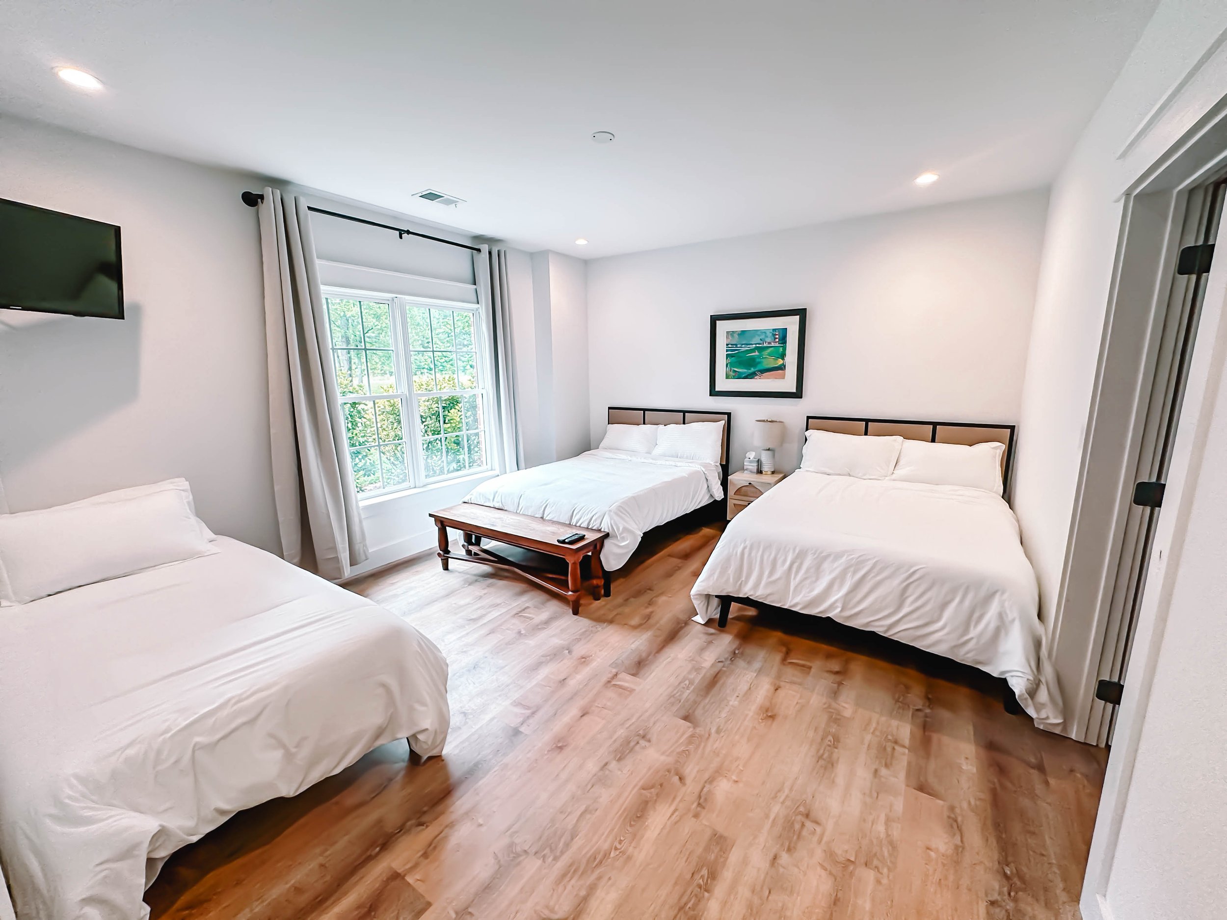 groomsroom11.jpg