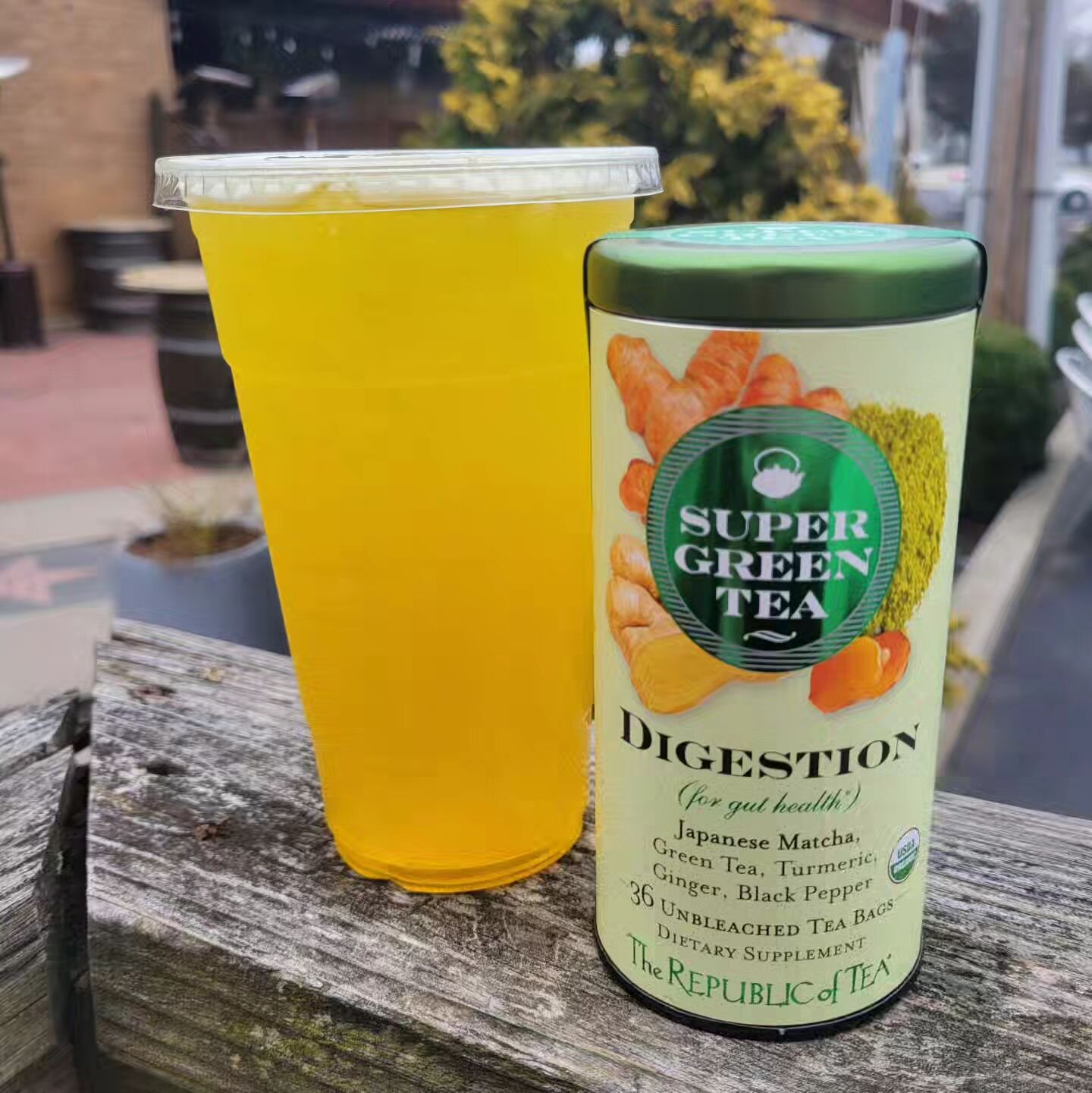On Superbowl Sunday, we need all the digestive aid we can get with all the snacks and drinks on the horizon!
🍵
Our Digestion Tea from @republicoftea is what we're sipping all day to set us up for success!
🌿
Japanese Matcha, turmeric, ginger, and bl