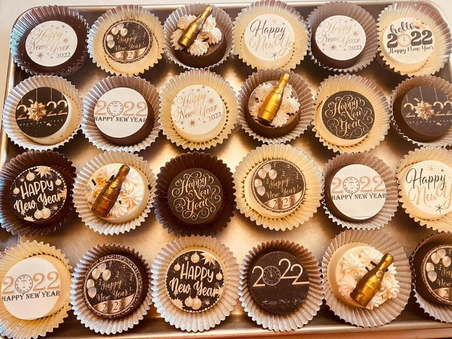 NYE/Happy New Year Chocolate Dipped Oreos