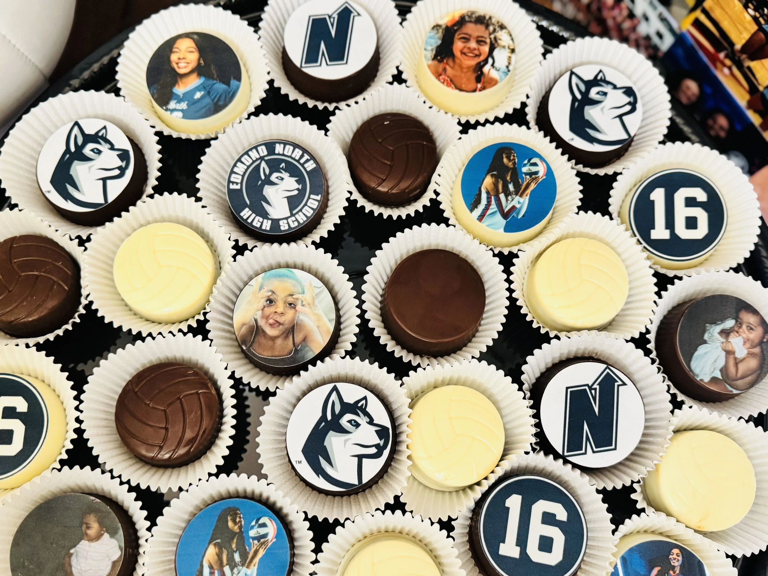 Chocolate Dipped Oreos, Custom (per dozen)