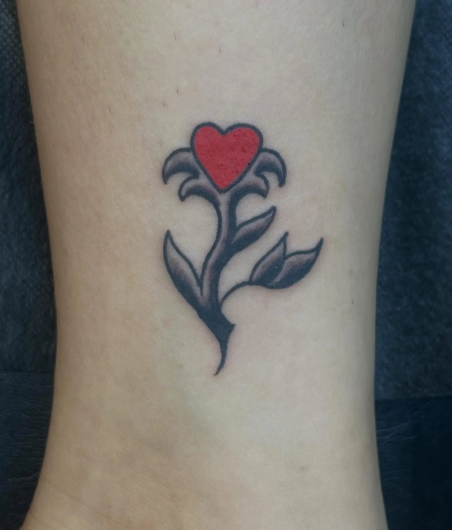 $50 token of love made by @rogeliortiztattoo, come thru and get one of your own 😍

$50 + $100 Valentines specials all month long, check our pinned posts for design options 💌

#sanantonioriverwalk #sanantoniotattoo #sanantoniotattooartist #texastatt