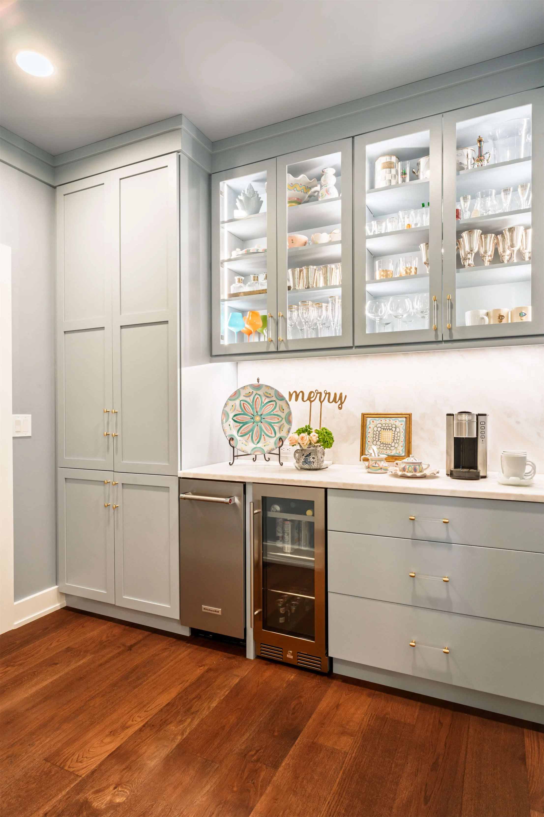 A Franklin, TN scullery with blue cabinetry and glass cabinets.