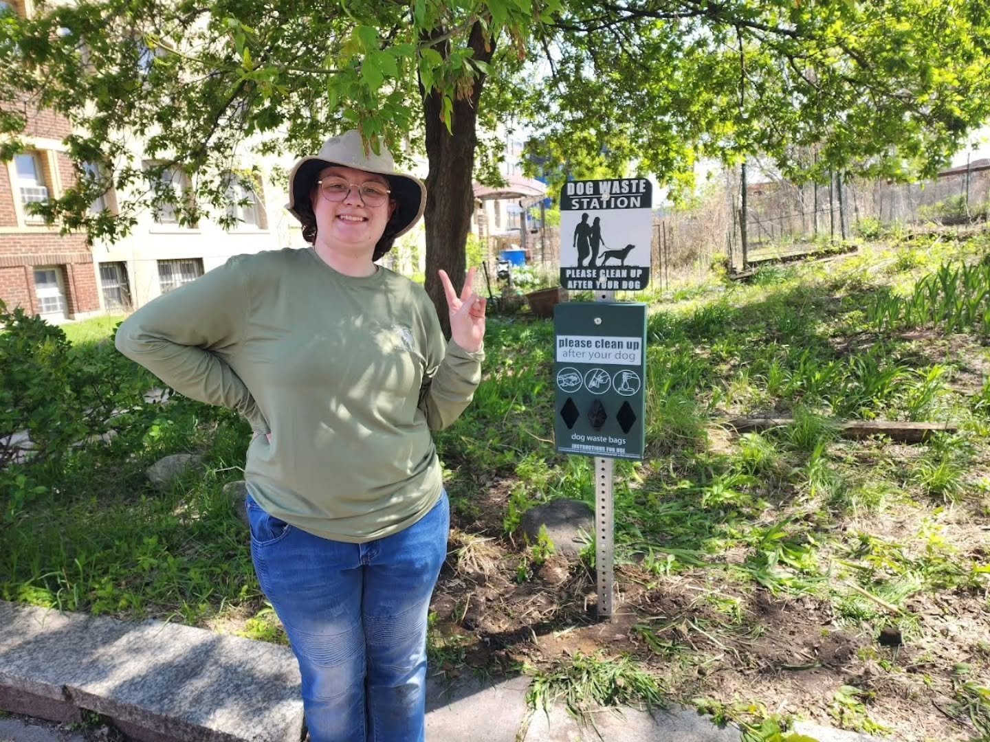 Thank you to all of our wonderful gardeners and volunteers who joined us for our Neighborhood Day event in the LaSalle Community Garden this past Saturday!

We hope everyone is looking forward to a fun and productive growing season 🌻🌷 🍅 🥒 

Super