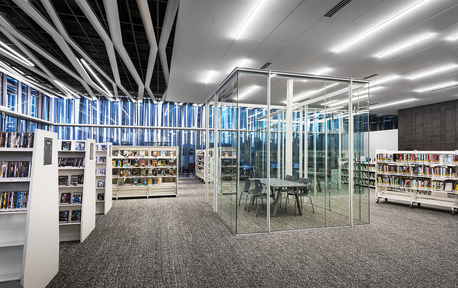 03-asante-library-public-academic-library-interiordesign-whitebauxstudio.jpg