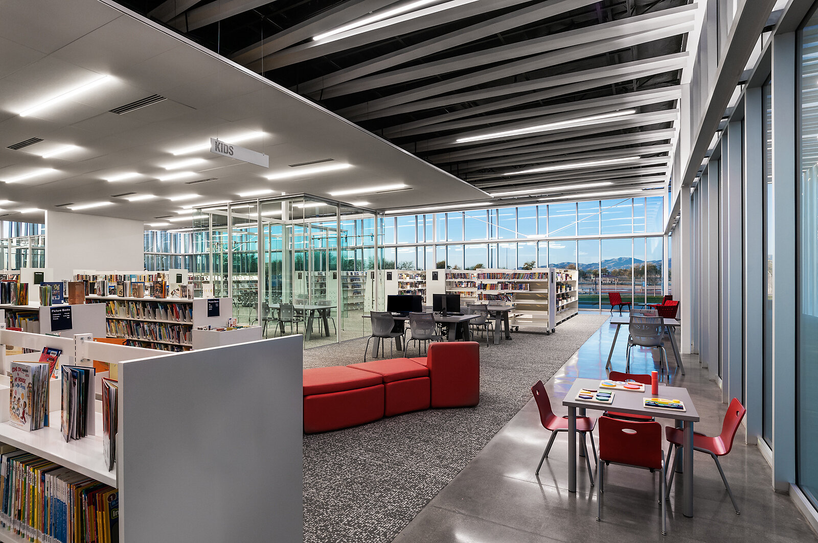 04-asante-library-public-academic-library-interiordesign-whitebauxstudio-1.jpg