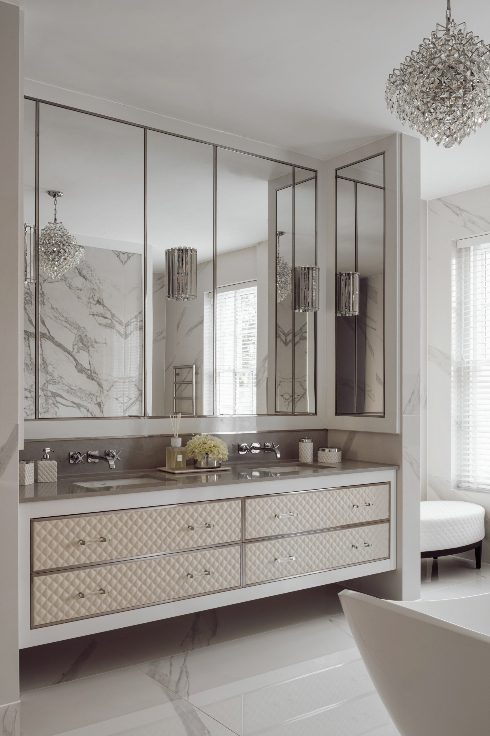 interior-design-monochrome-luxury-bathroom.jpg