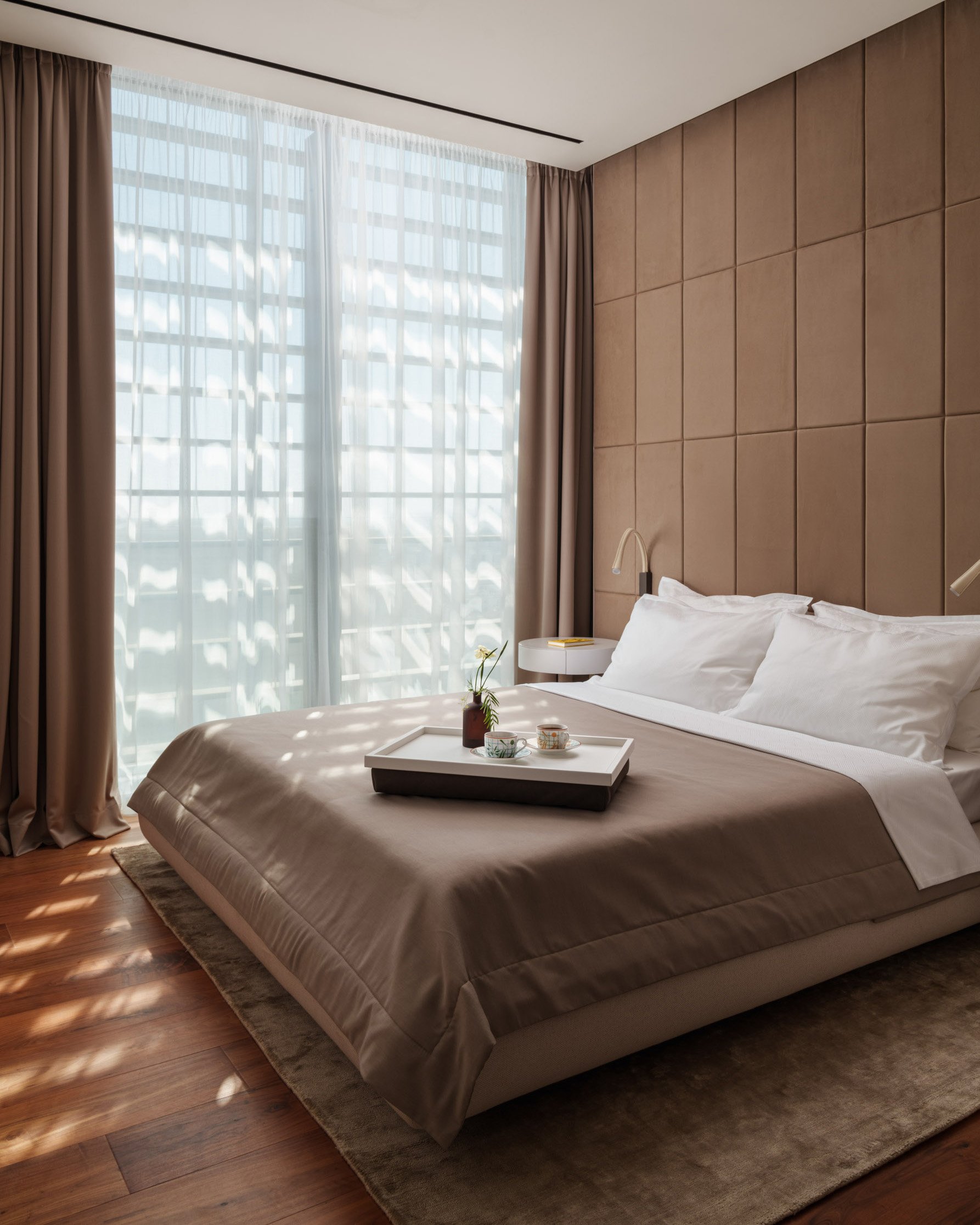 modern-seaside-interior-design-bedroom-hotel-feel copy.jpg