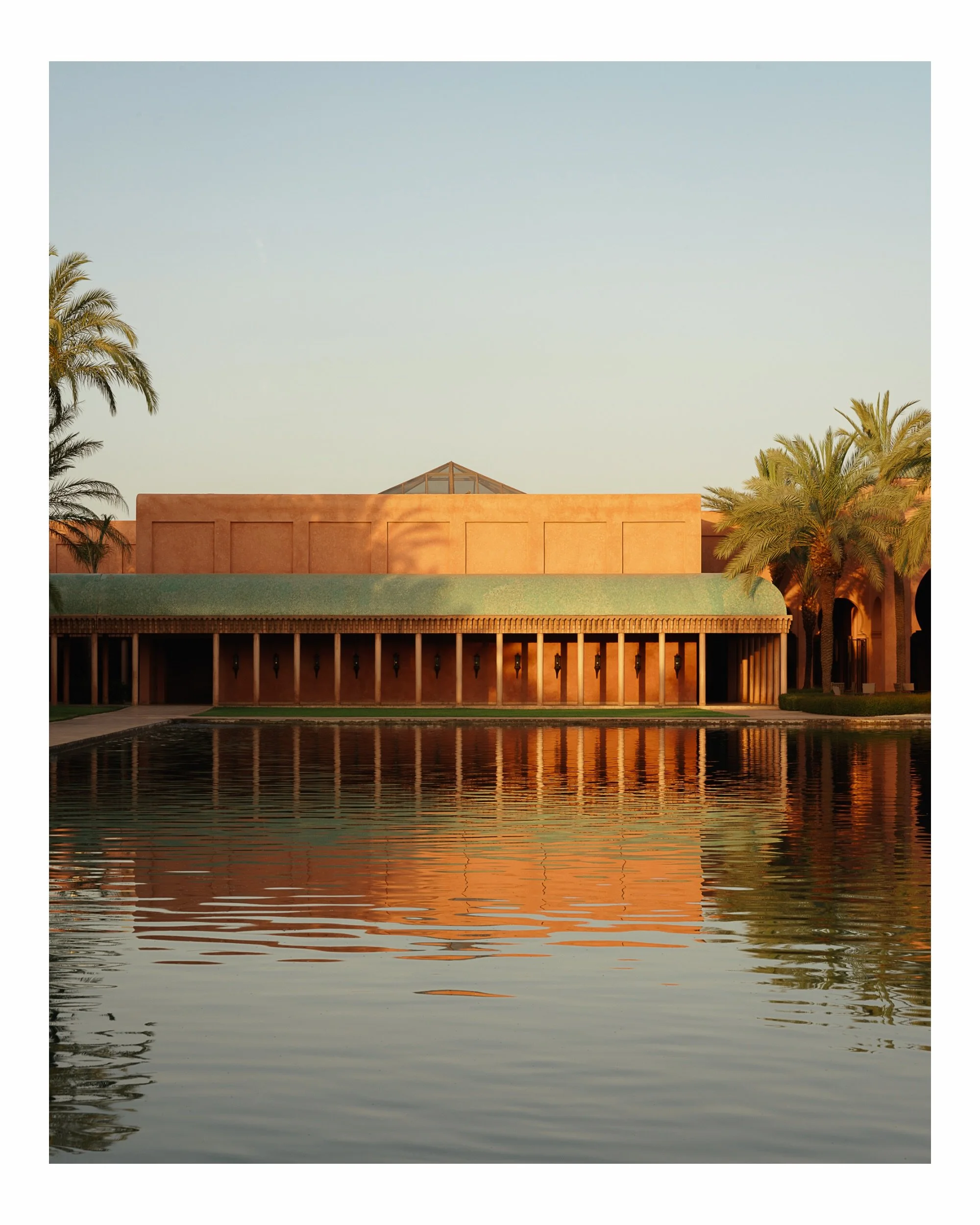 More from Amanjena. A resort where architecture, landscape and light work together effortlessly. Every view feels carefully considered, with still reflections, warm terracotta tones and changing light creating a new scene throughout the day. 🌅

Reso