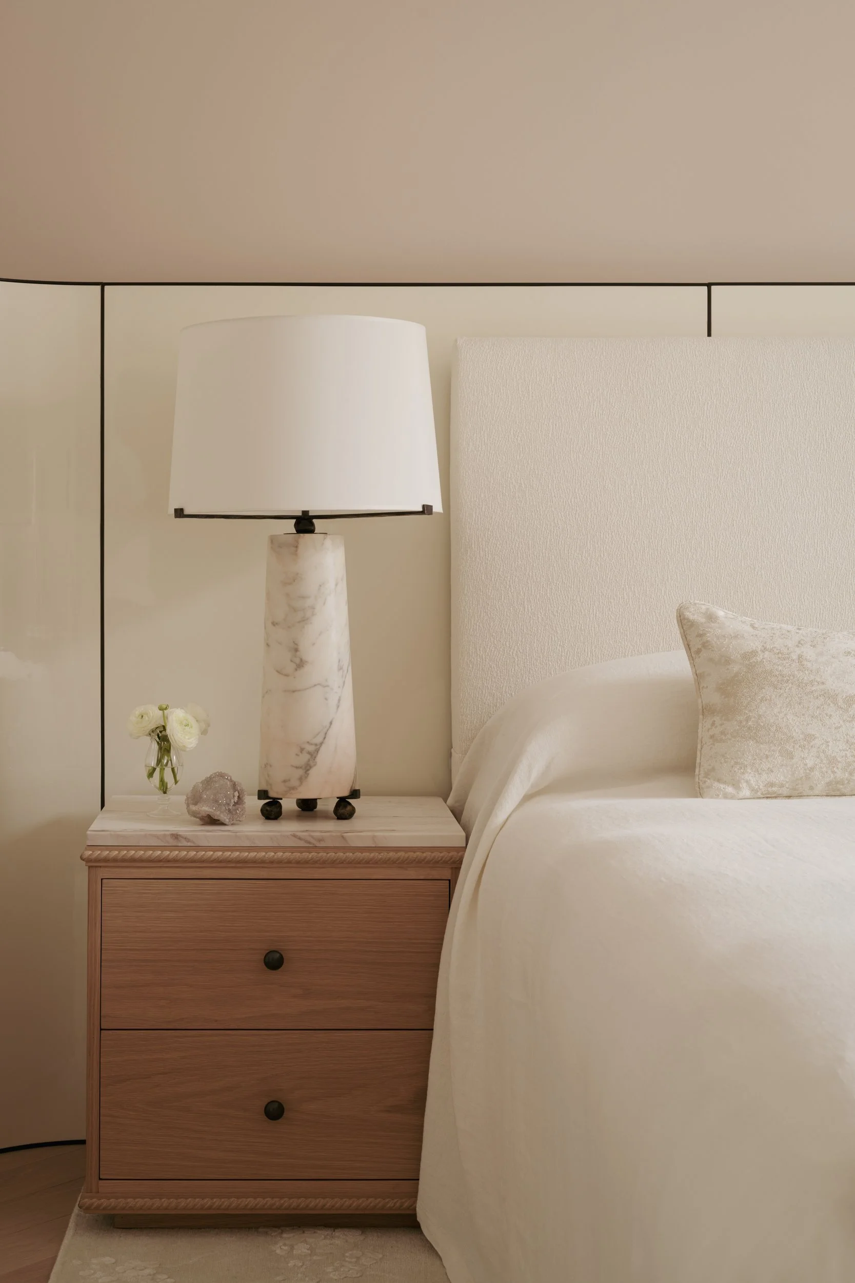Covet_Noir_101_Eaton_Place_LR_04.jpg
