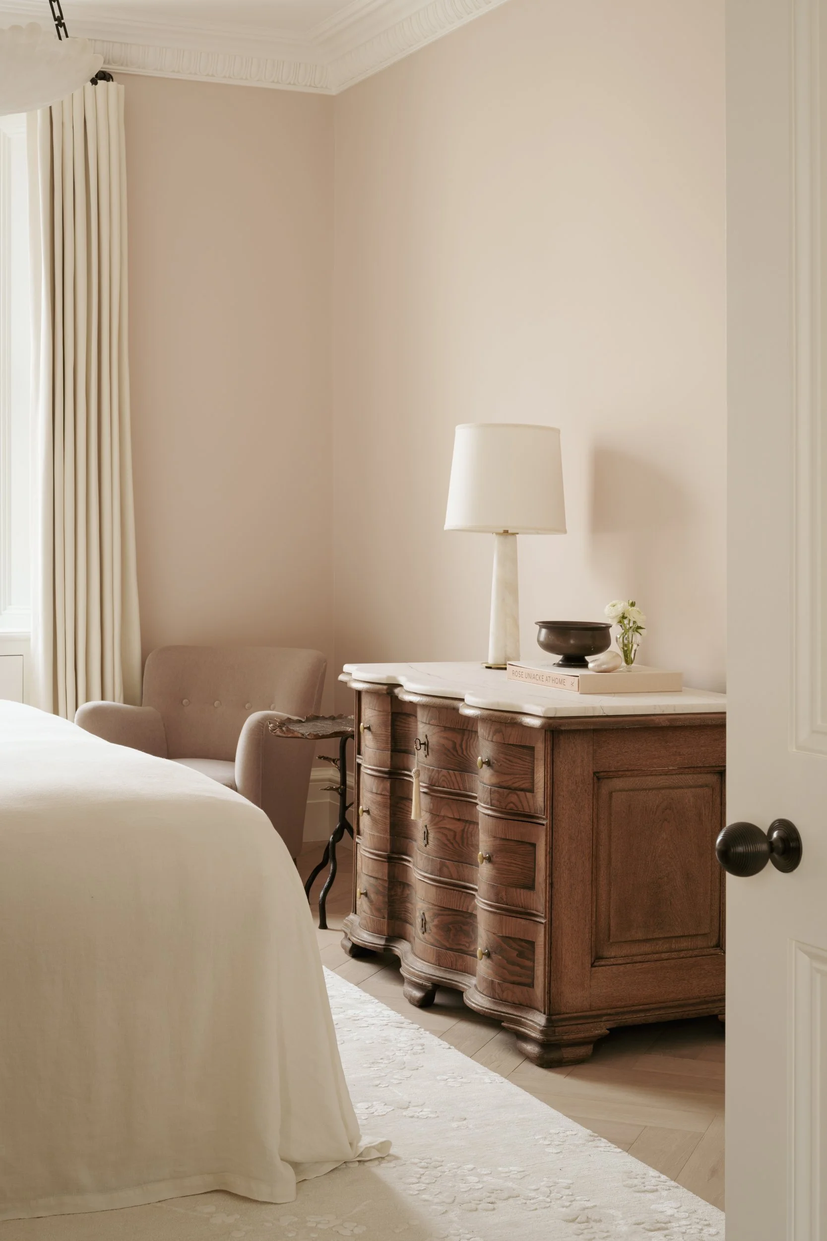 Covet_Noir_101_Eaton_Place_LR_05.jpg