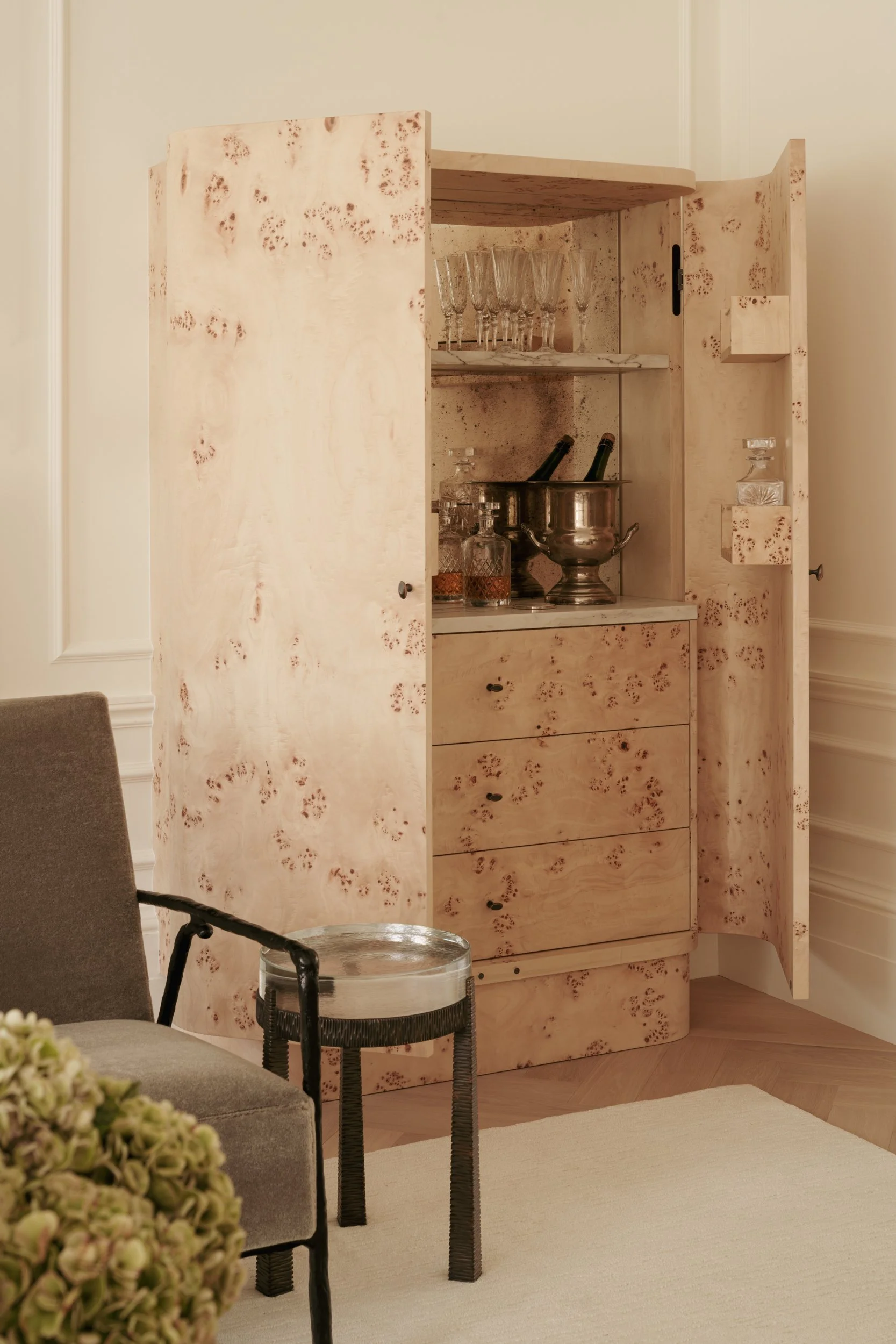 Covet_Noir_101_Eaton_Place_LR_28.jpg