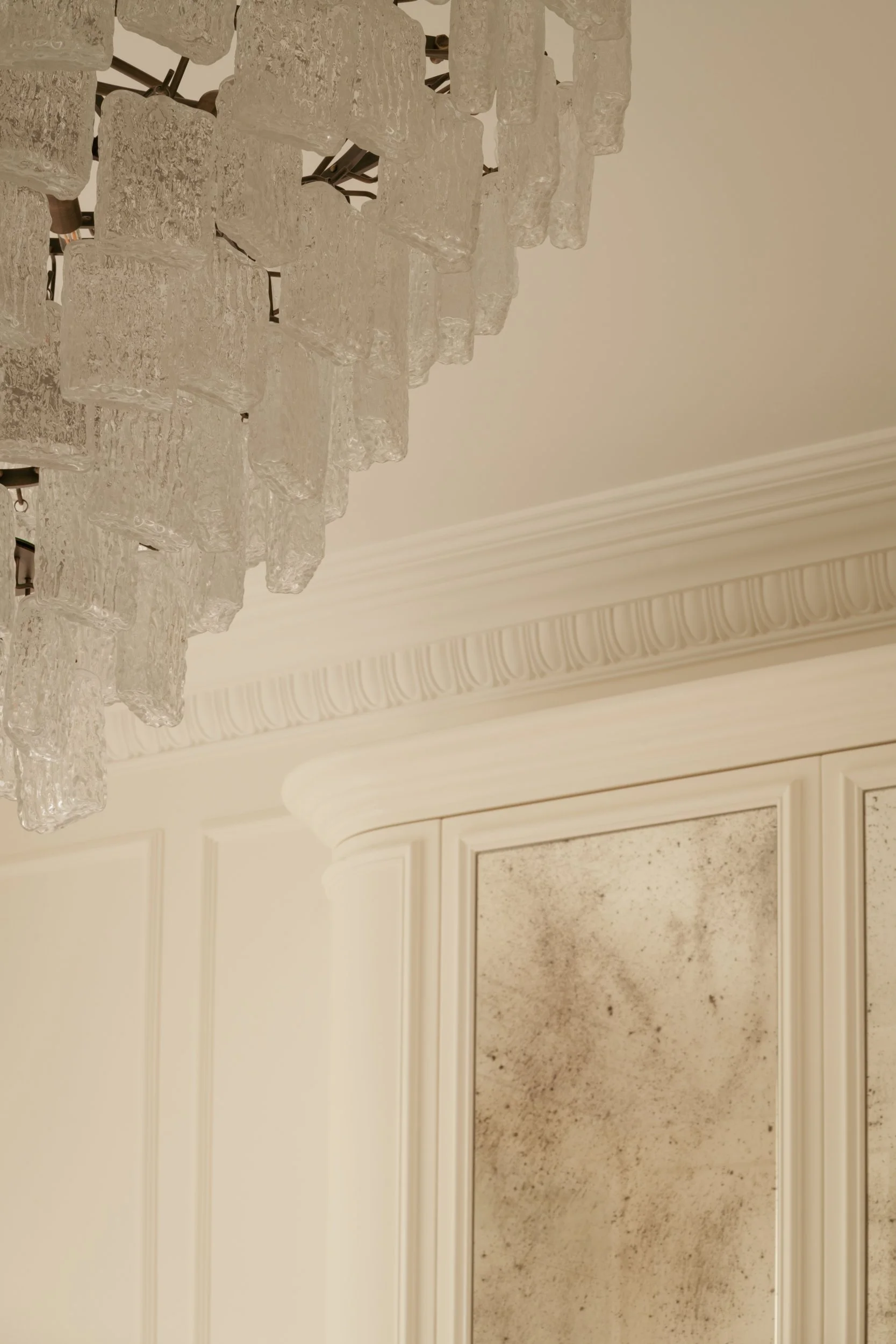 Covet_Noir_101_Eaton_Place_LR_27.jpg