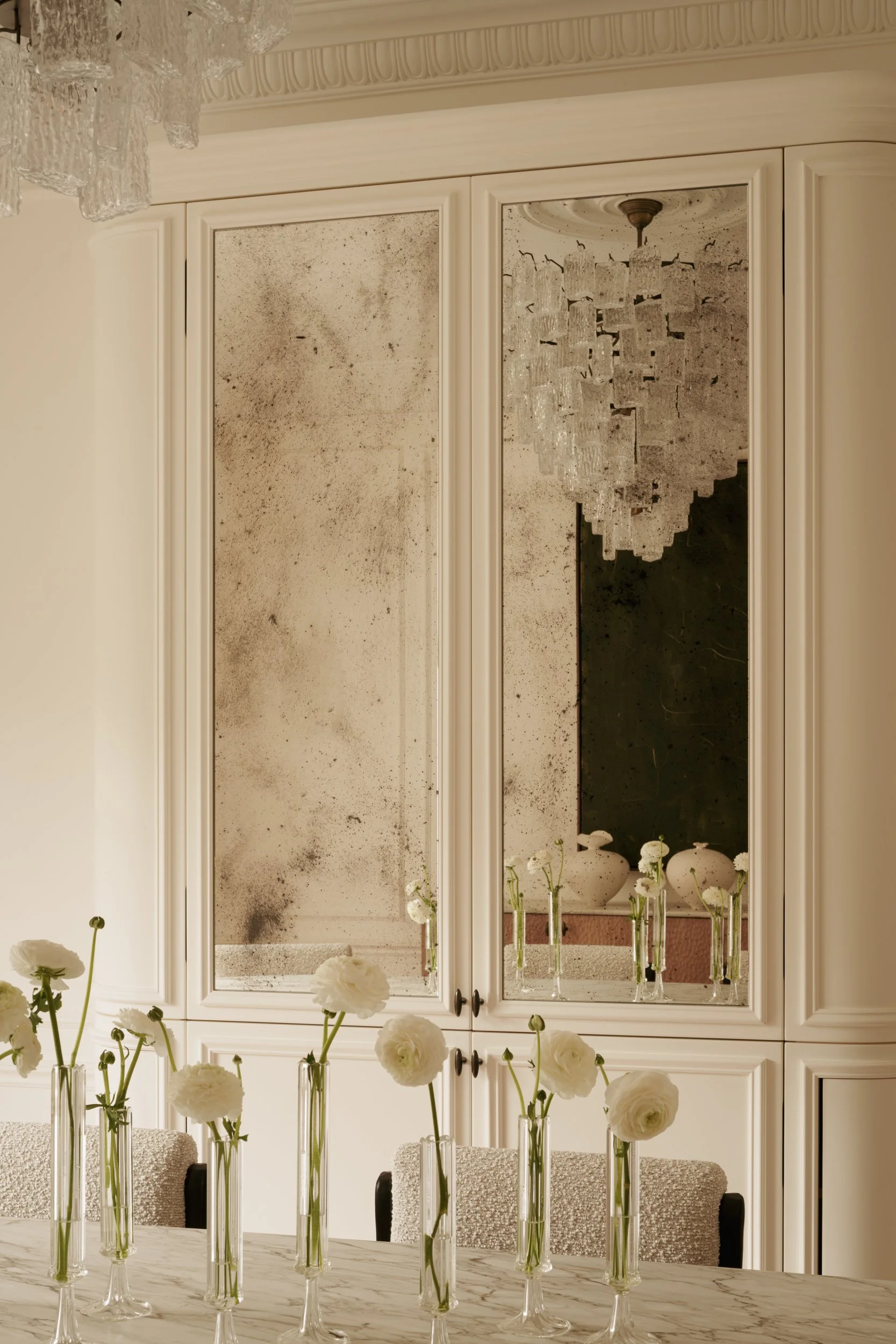 Covet_Noir_101_Eaton_Place_LR_23.jpg
