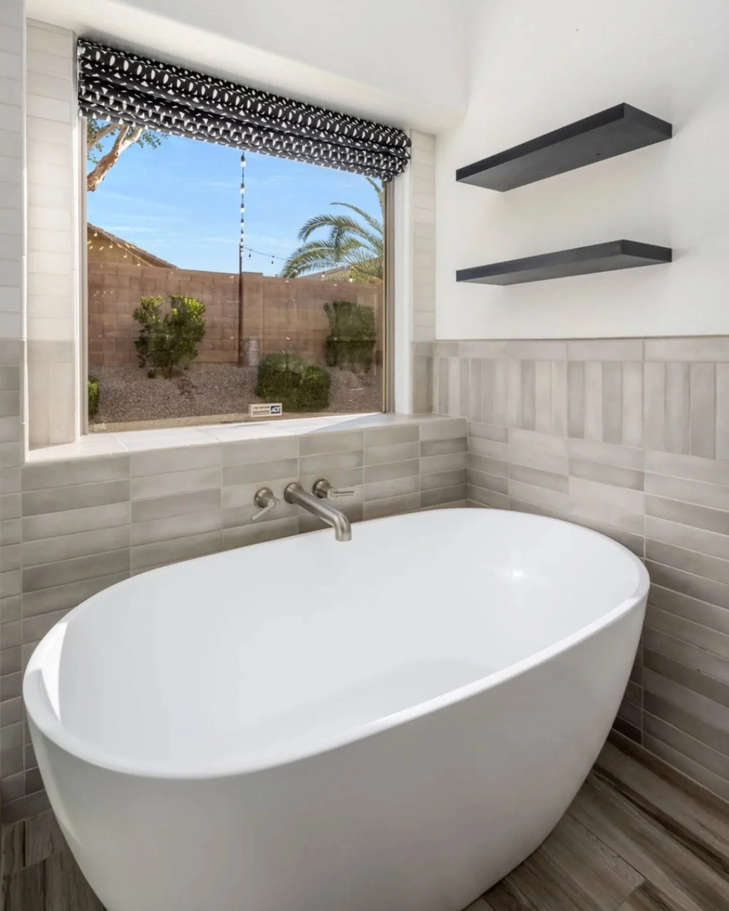 🛁&nbsp;Can we talk about bathrooms for a second?

There&rsquo;s just something about a&nbsp;beautiful&nbsp;bathroom.
The kind that makes you slow down&hellip;
Take a deep breath&hellip;
And suddenly consider a 20-minute shower totally reasonable 😌
