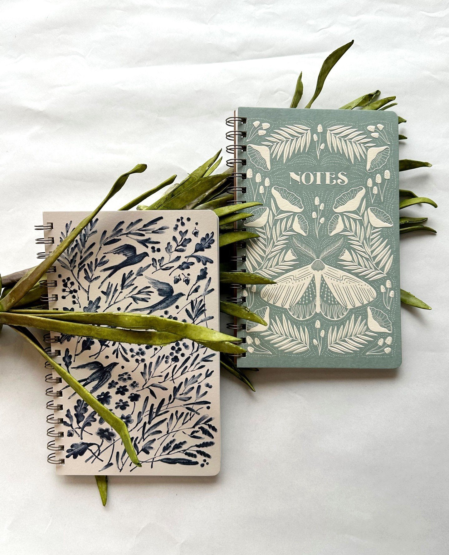 A tried and true gifting option: a beautiful notebook for beautiful thoughts 🤍📘