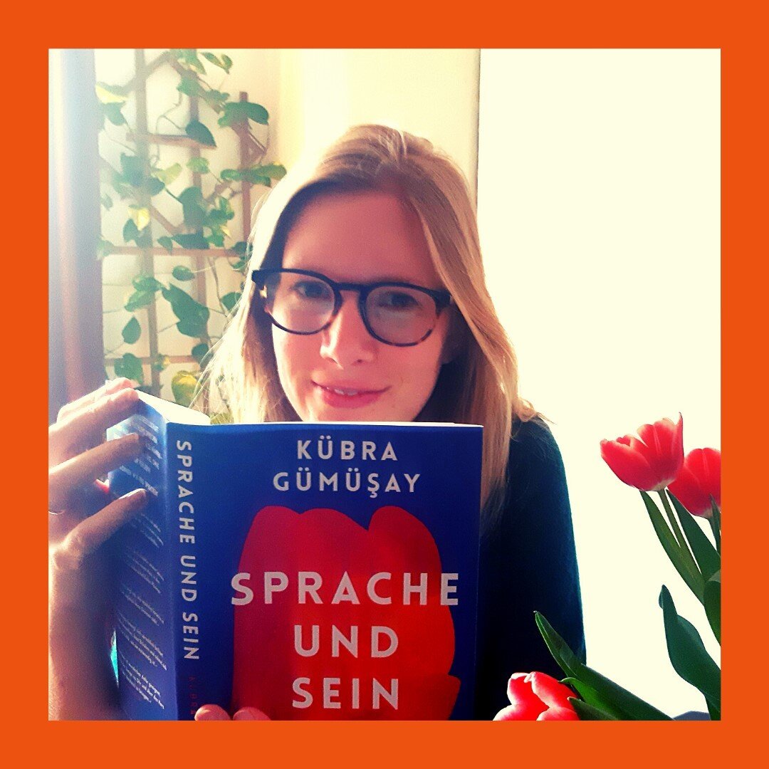 F&uuml;r alle, die gern lesen, eine Empfehlung.📚
F&uuml;r all diejenigen, die selbst schreiben oder texten, ein Muss in meinen Augen. 

In &bdquo;Sprache und Sein&ldquo; hinterfragt K&uuml;bra G&uuml;m&uuml;şay, wie Sprache unser Denken pr&auml;gt u