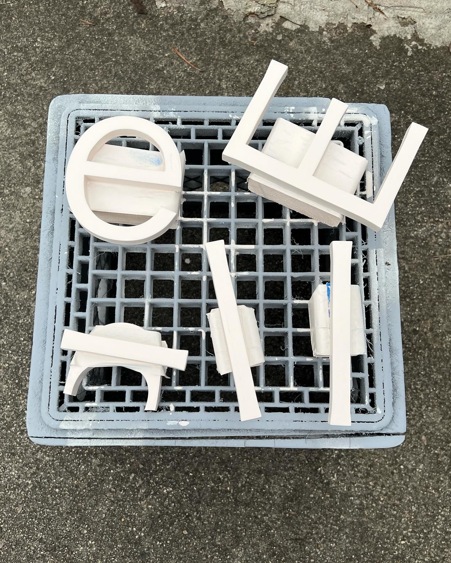 New tool in the garage! A paint sprayer! We were a bit nervous to start but we got the hang of it. If there are any suggestions for using a paint sprayer leave them in the comments ⬇️ 
&bull;
&bull;
&bull;
&bull;
&bull;
#scrollsaw #scrollsawnerdalert