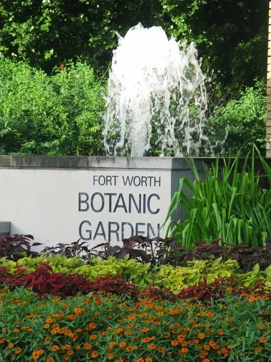 Fort Worth Botanic Gardens sign and water feature