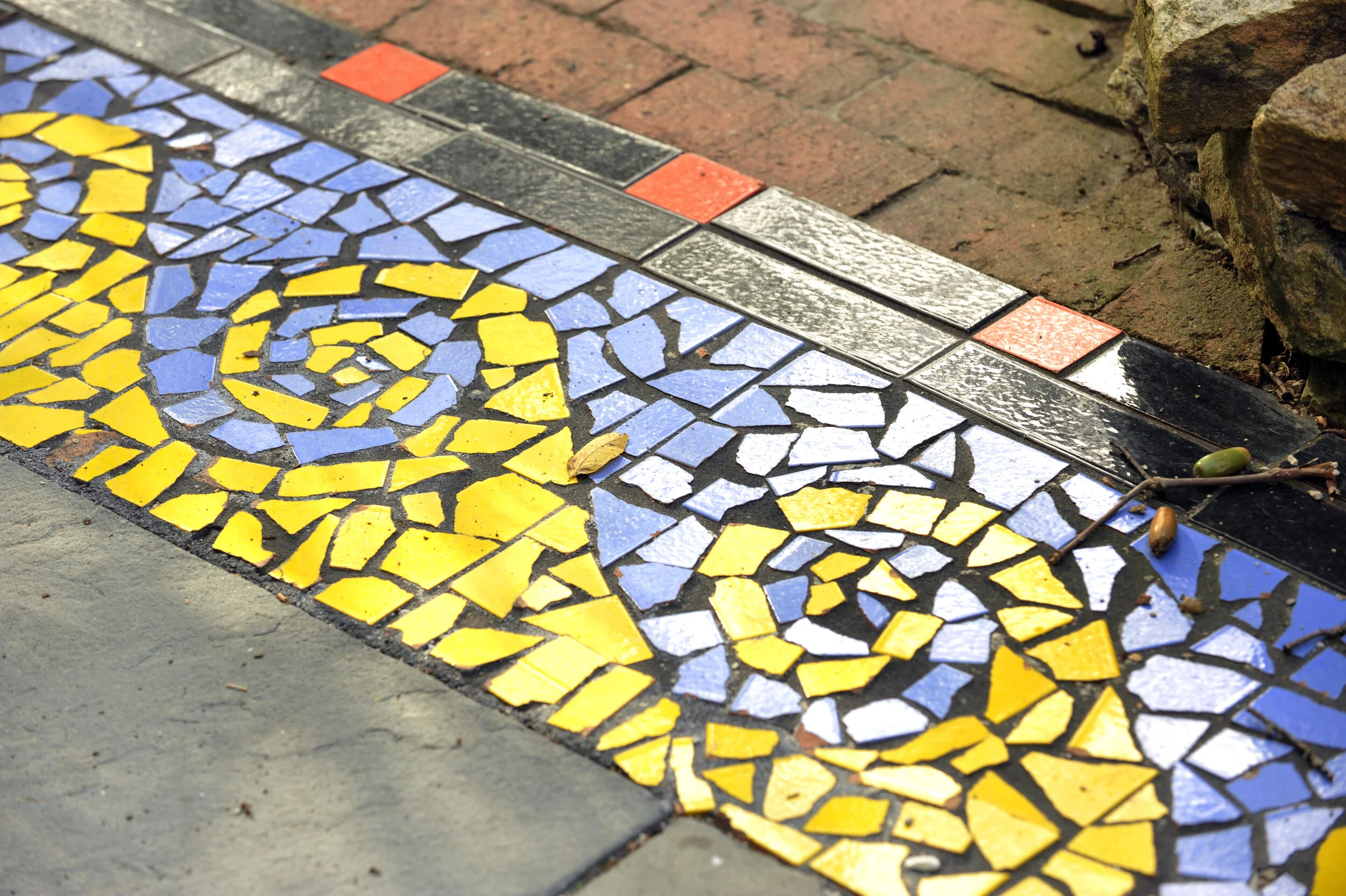 garden_colored-walkways-intern2010_02.jpg