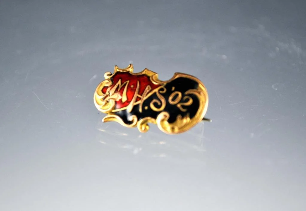 Nettye Pierson Riffe’s Muncie High School lapel pin, 1902 