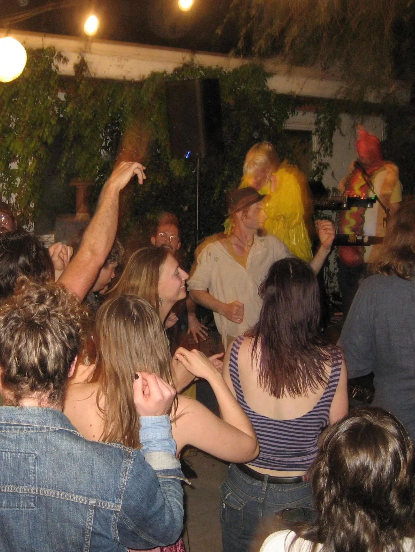 Tucson was a party as always, thanks for the big kickoff 🪩 Buckets has made it to Texas and return to @mona_bar_of_modern_art tonight in El Paso! Stoked to play with hometown heroes @dusklover.tx and @astraltowns 🍻 come hang for a FREE SHOW. Doors 