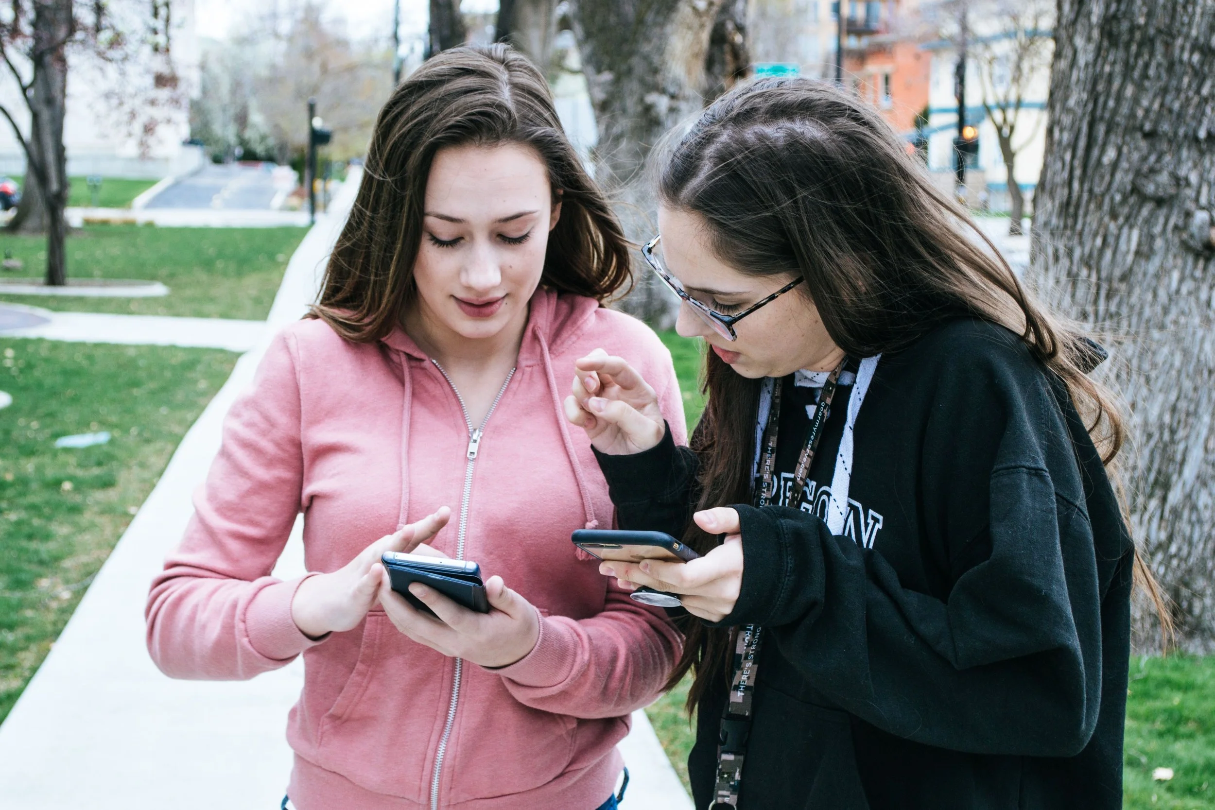 Social Media and Teen Anxiety: What Bethesda Parents Are Seeing
