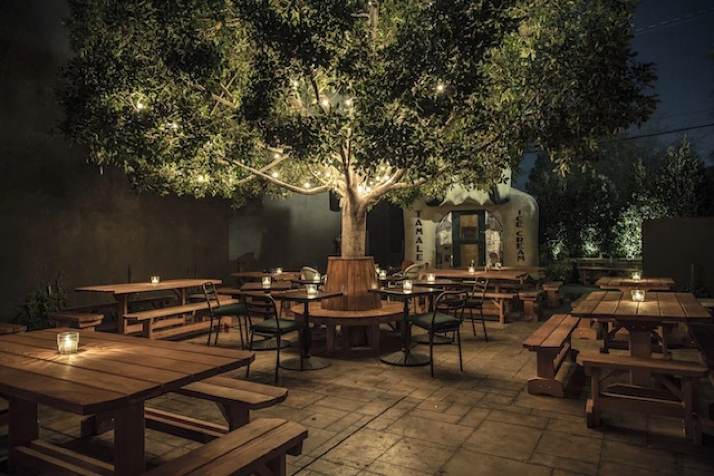 emptynightcafe.jpg