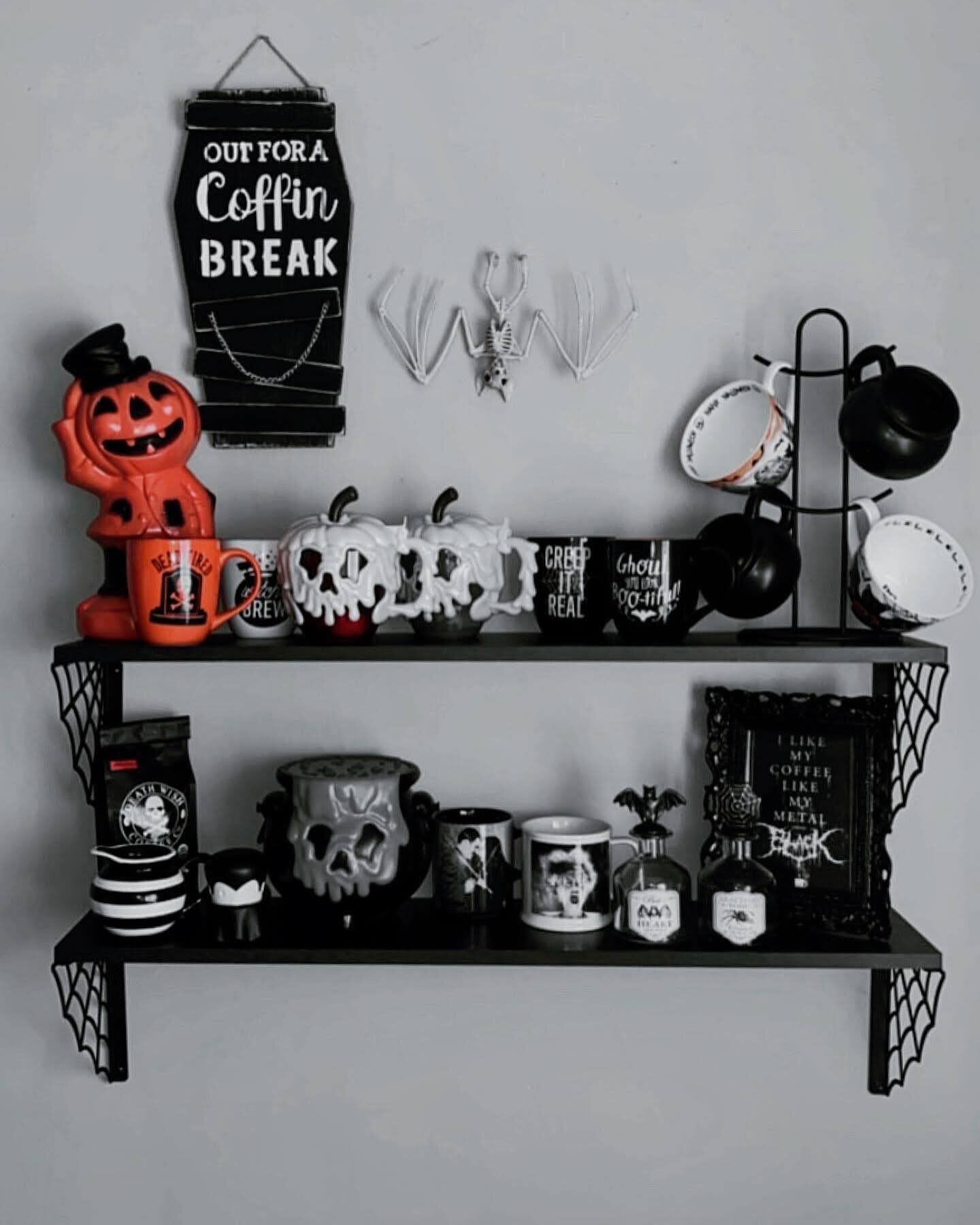 Looking to spice up your walls? Check out these Spider-Web shelf brackets! Link to buy in our bio. 

Everyone go check out @anetv88 who took the first picture