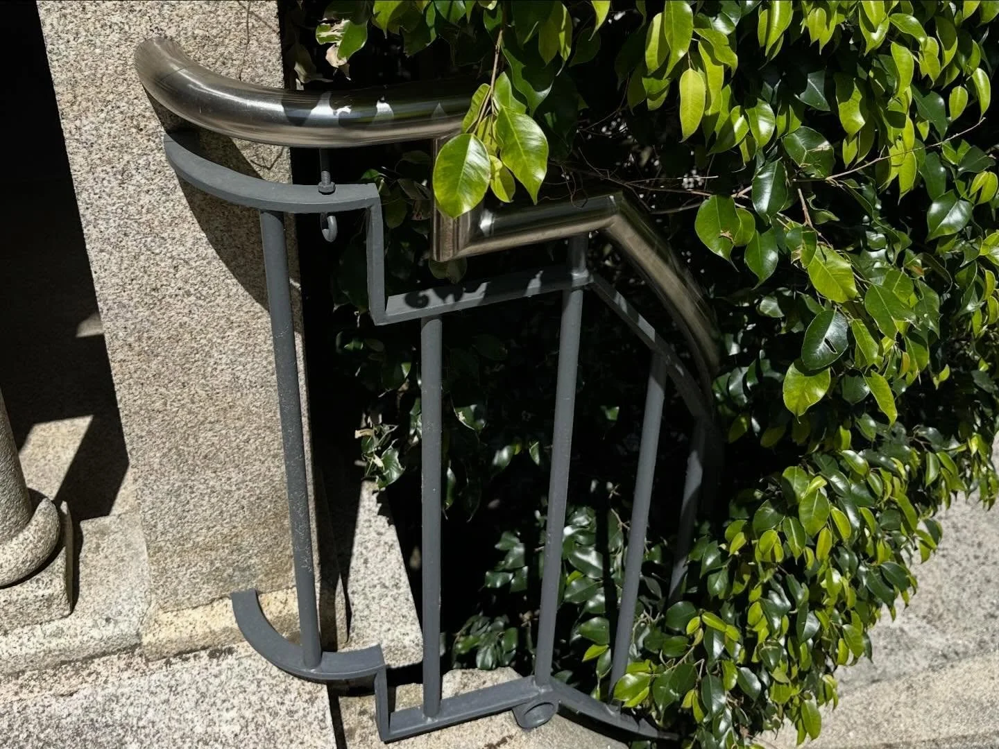 Architectural Stainless &amp; Iron Age Handrail