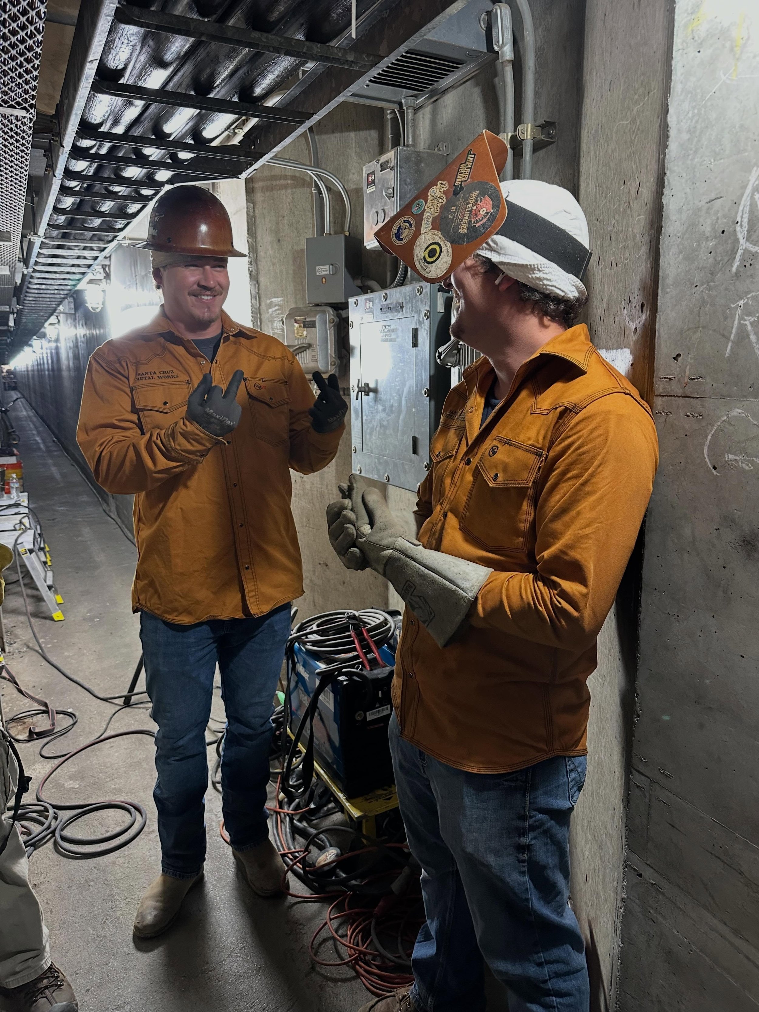#Team 🇺🇸 Critical Welding Infrastructure 
Underground Work Communications
#no-words#hand-signals#nobad days#noego_2669 🔥👍